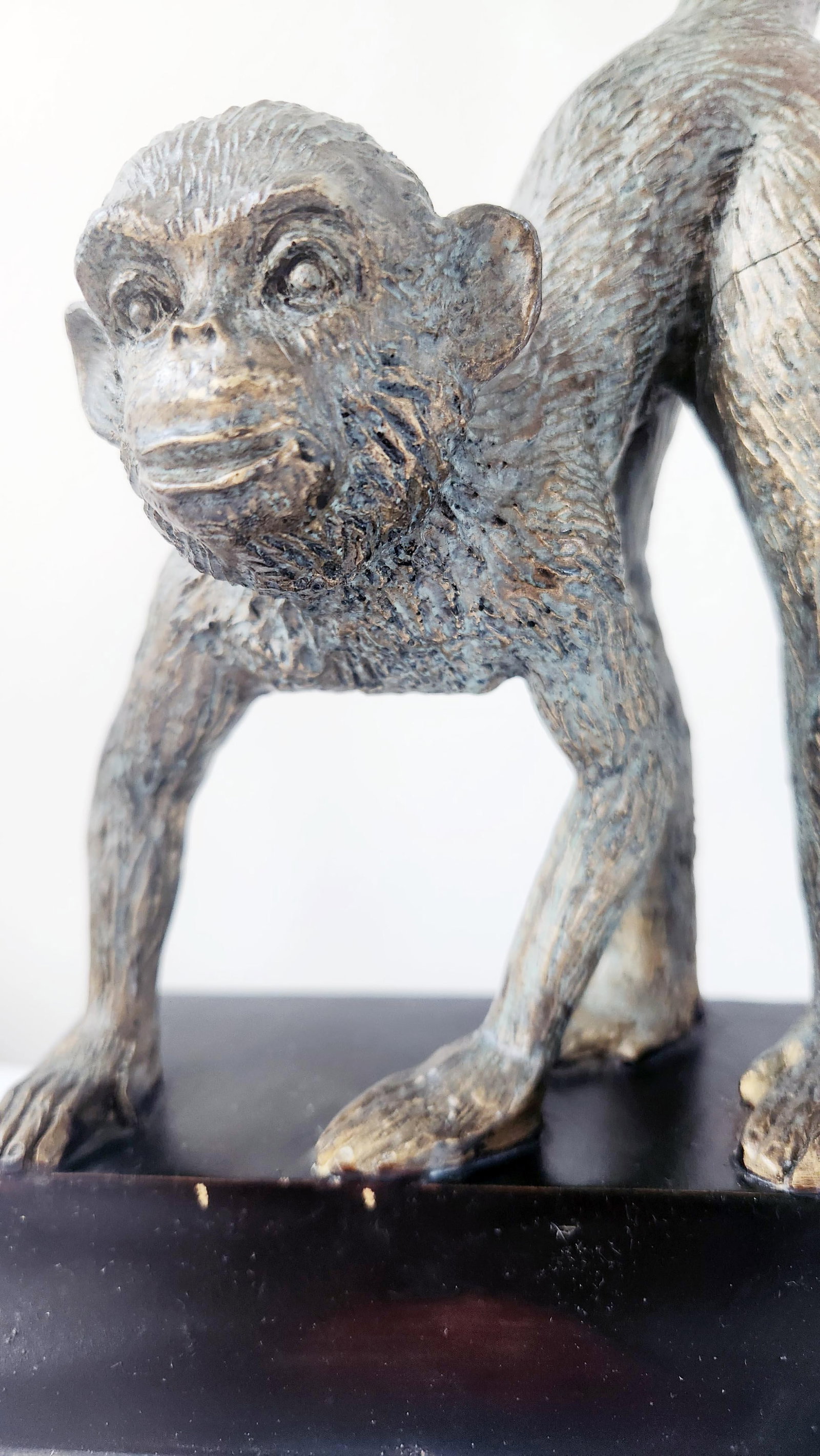 Vintage 1980's Monkey Lamp, Bronze Patinated Metal – Sculptural Hollywood Regency Accent - 3