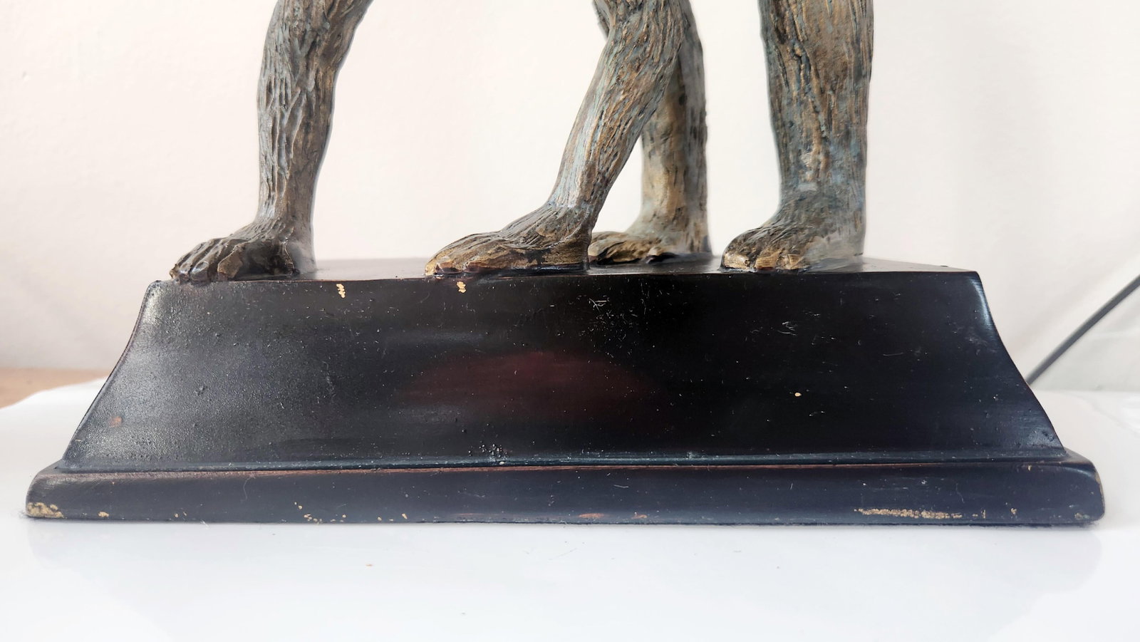 Vintage 1980's Monkey Lamp, Bronze Patinated Metal – Sculptural Hollywood Regency Accent - 4