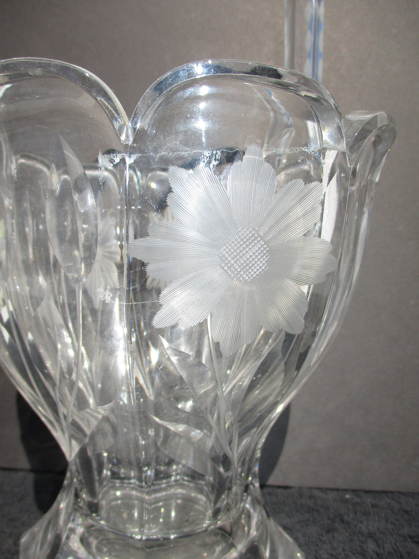 1920s Vintage Heisey Glass Basket Vase - 7