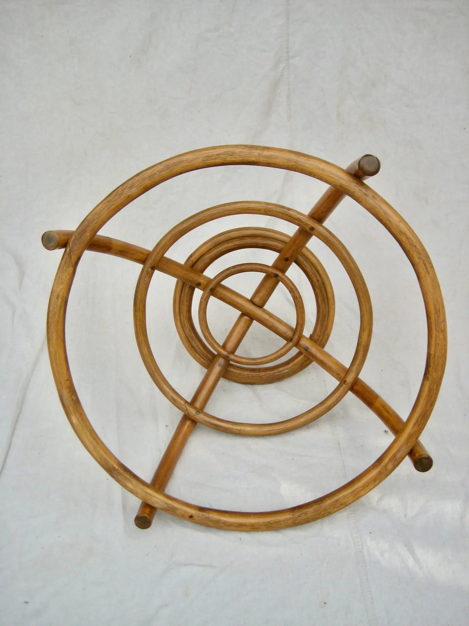 1970s Mid-Century Modern Rattan Round Coffee Table - 4