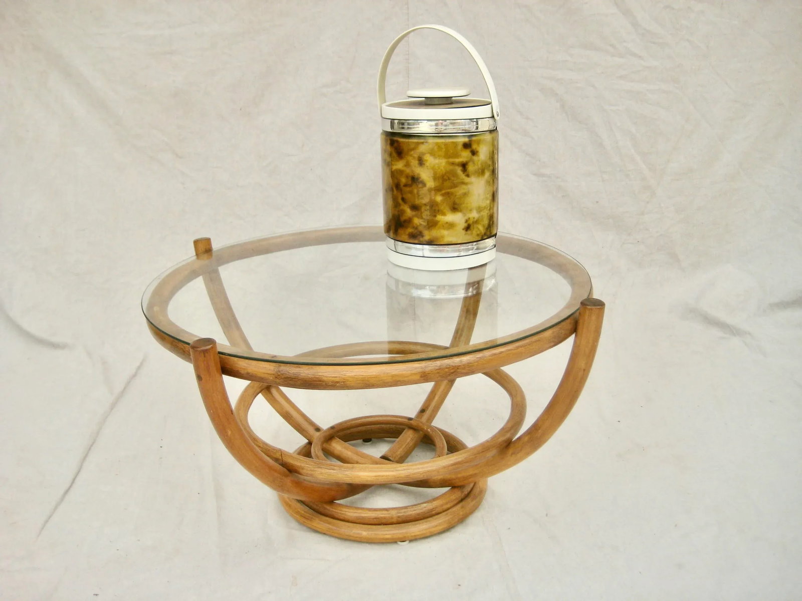 1970s Mid-Century Modern Rattan Round Coffee Table - 6
