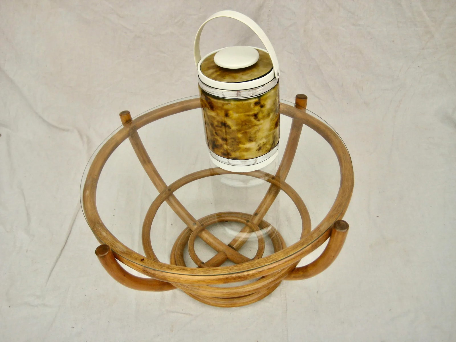 1970s Mid-Century Modern Rattan Round Coffee Table - 7