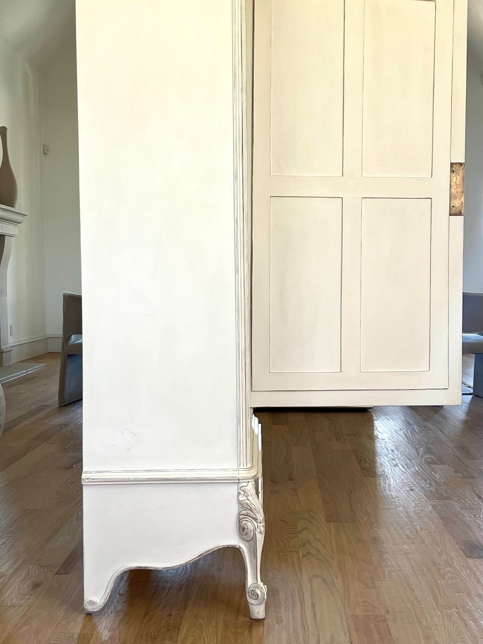 19th Century French Hand-Carved Mirrored Armoire – Single Door, Ornate Crest, Distressed White - 6