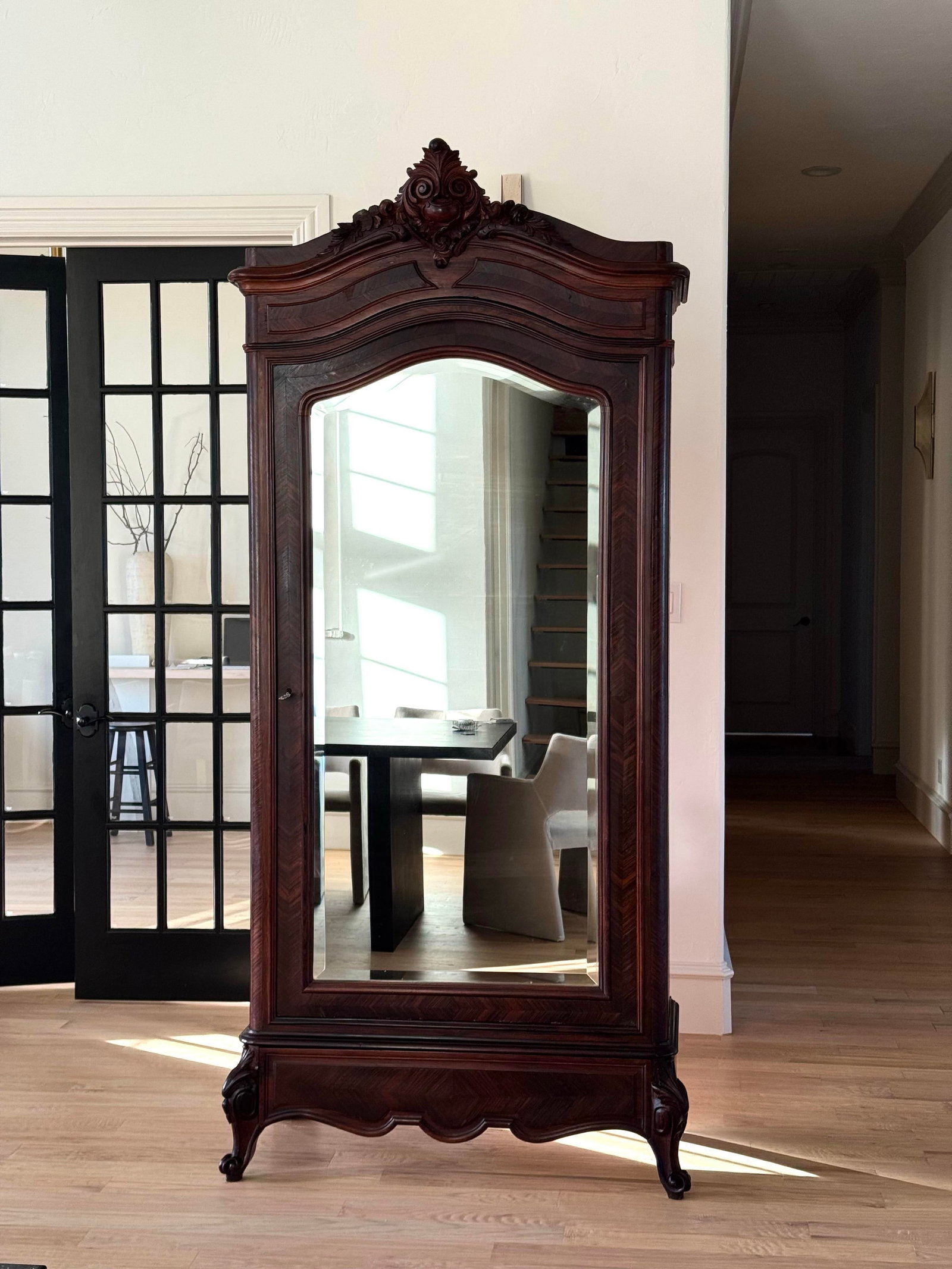 19th Century French Louis XV Hand Carved Walnut Armoire Vitrine With Single Glass Door - 12