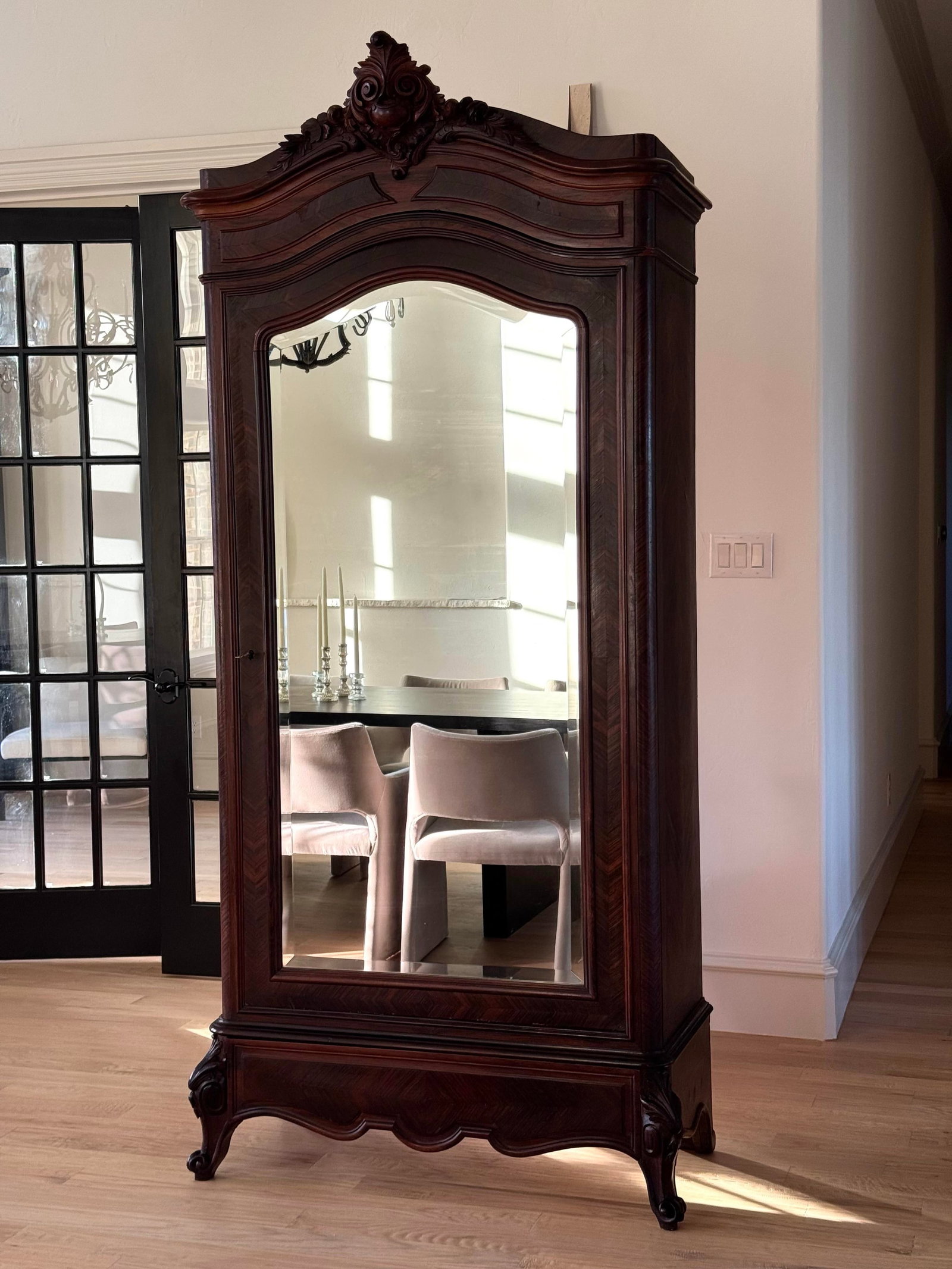 19th Century French Louis XV Hand Carved Walnut Armoire Vitrine With Single Glass Door - 2