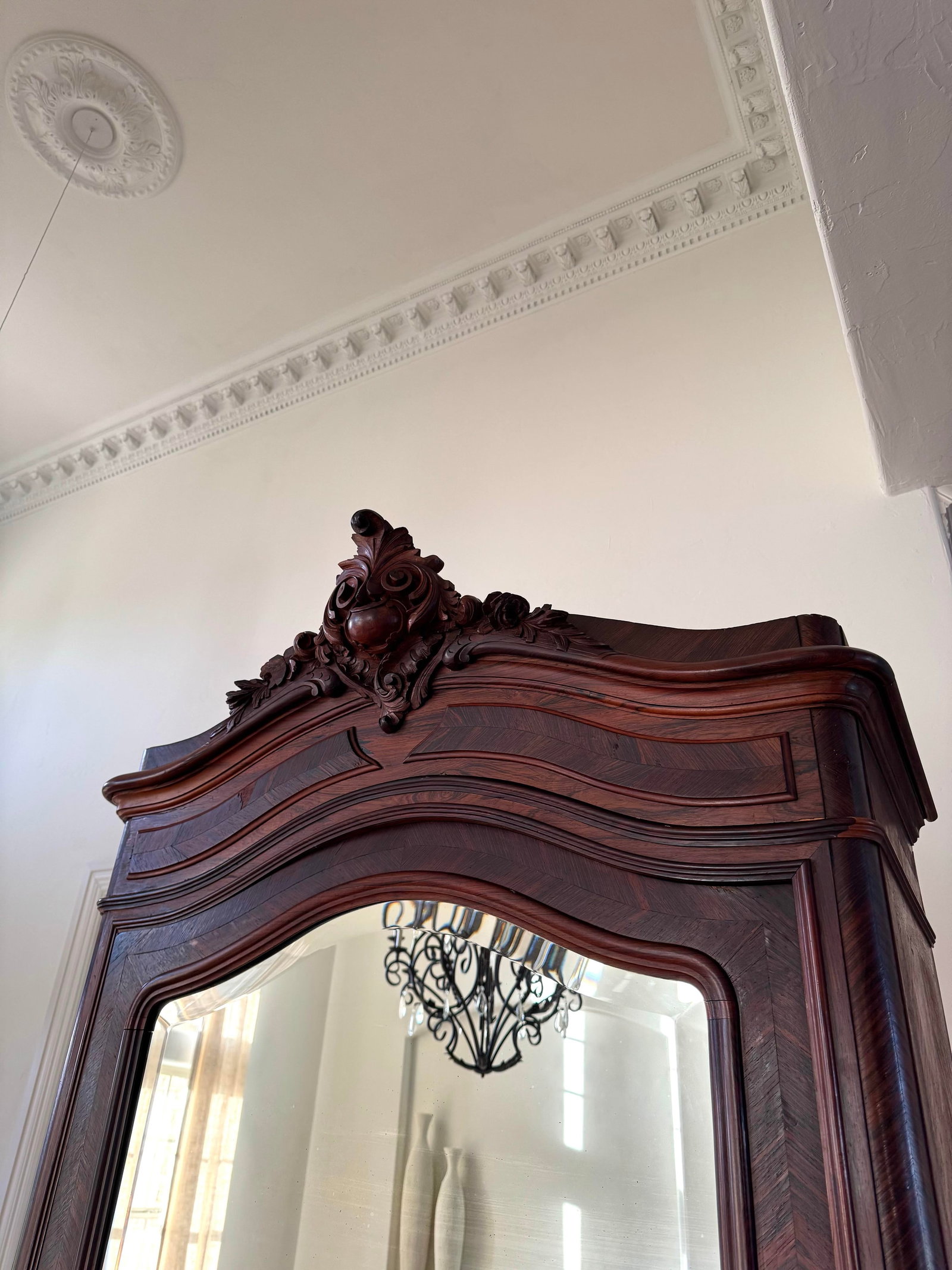 19th Century French Louis XV Hand Carved Walnut Armoire Vitrine With Single Glass Door - 3