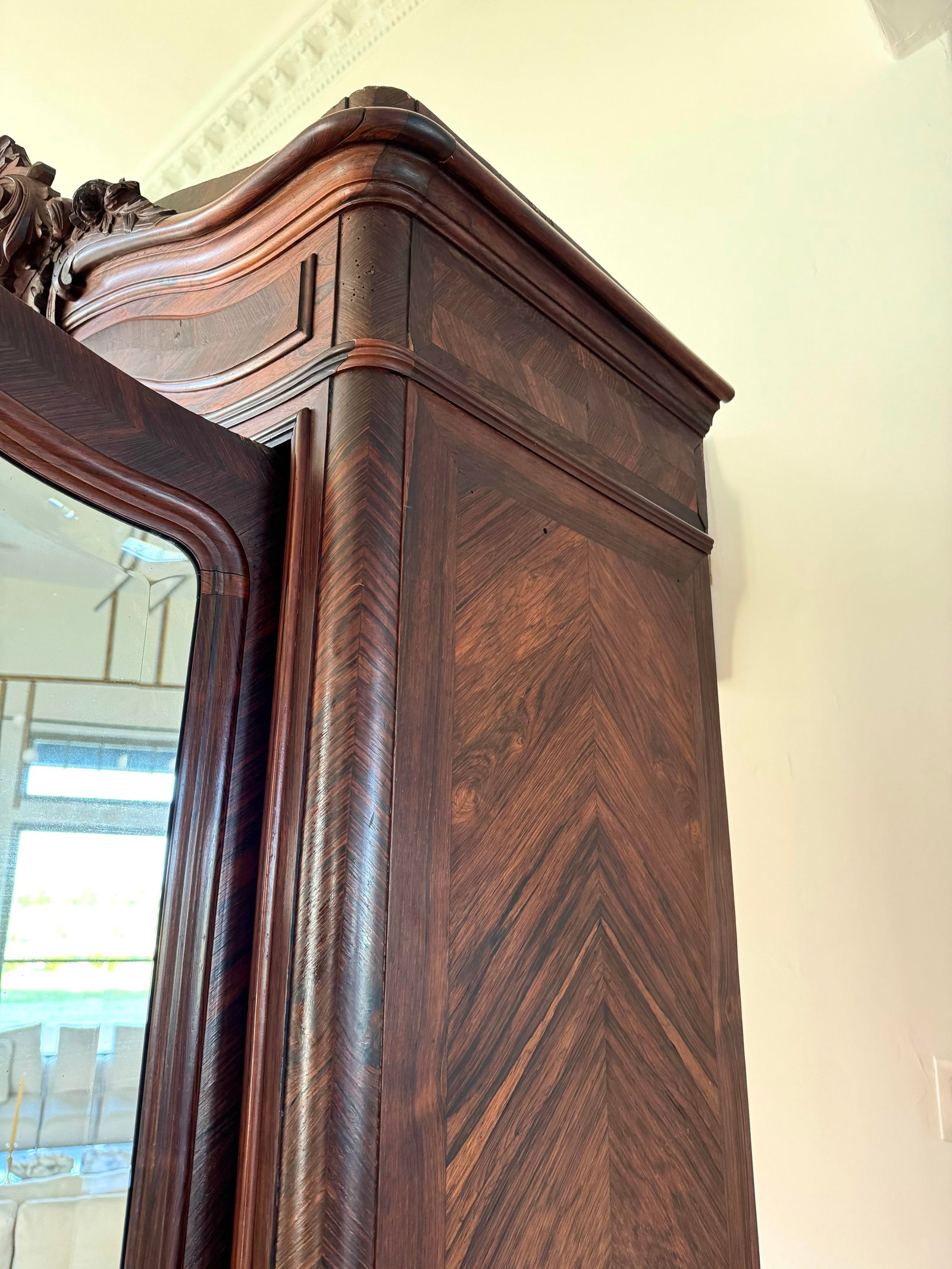 19th Century French Louis XV Hand Carved Walnut Armoire Vitrine With Single Glass Door - 6