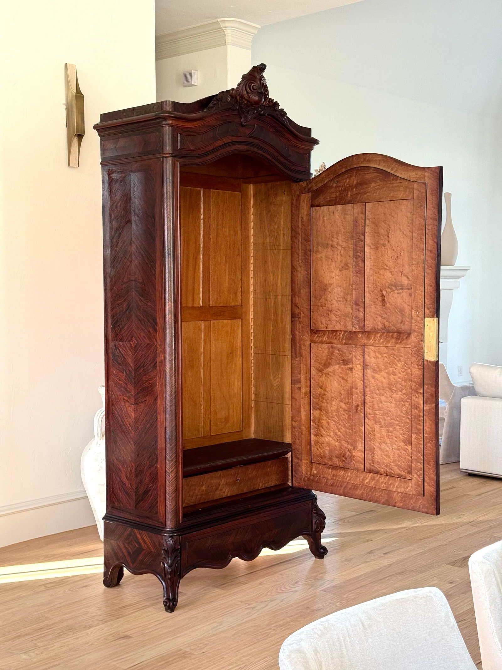 19th Century French Louis XV Hand Carved Walnut Armoire Vitrine With Single Glass Door - 8