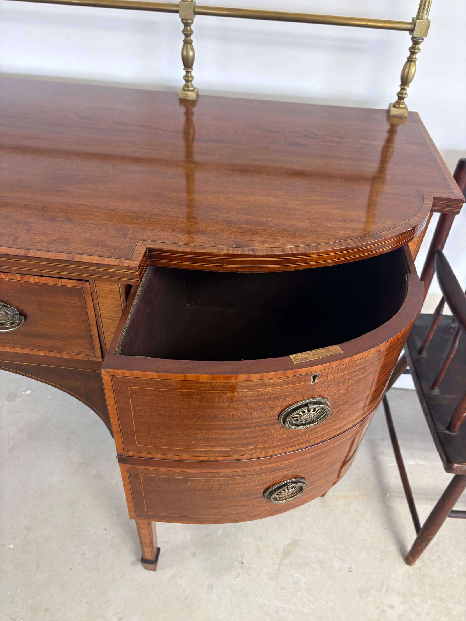 English George III Inlaid Sideboard With Banding and Marquetry, 19th Century - 4