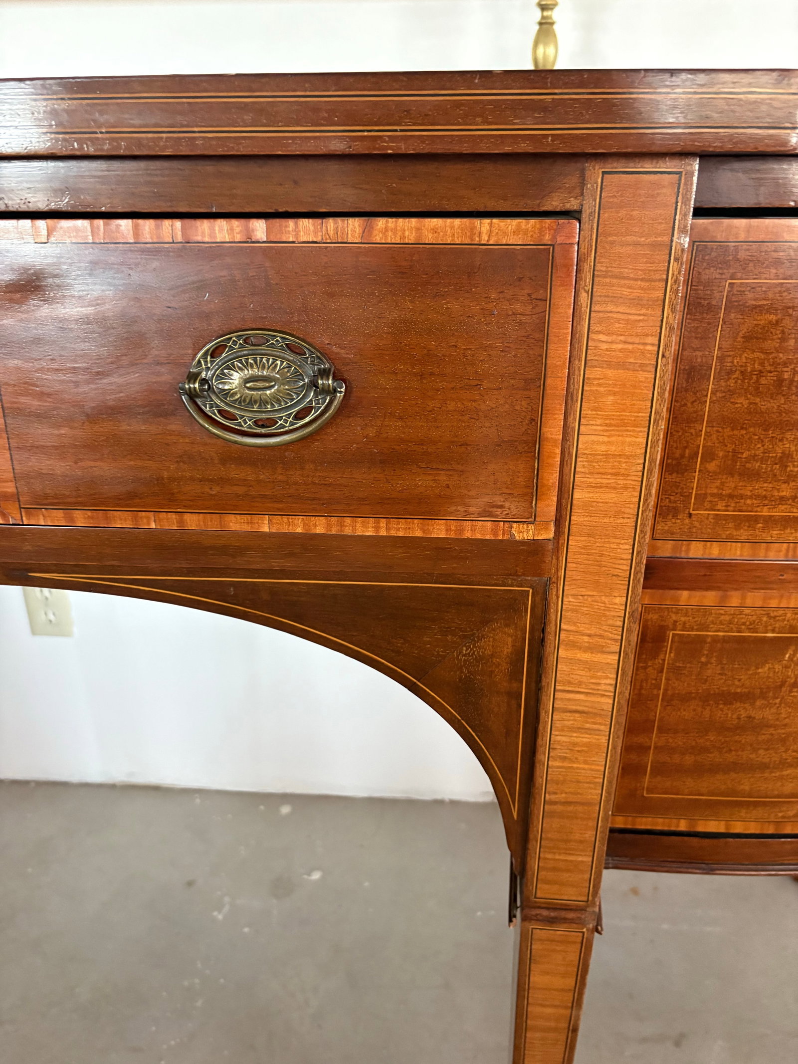 English George III Inlaid Sideboard With Banding and Marquetry, 19th Century - 5