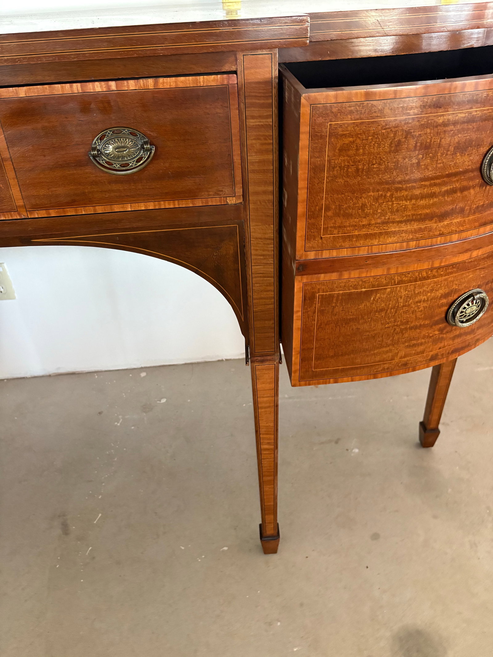 English George III Inlaid Sideboard With Banding and Marquetry, 19th Century - 6