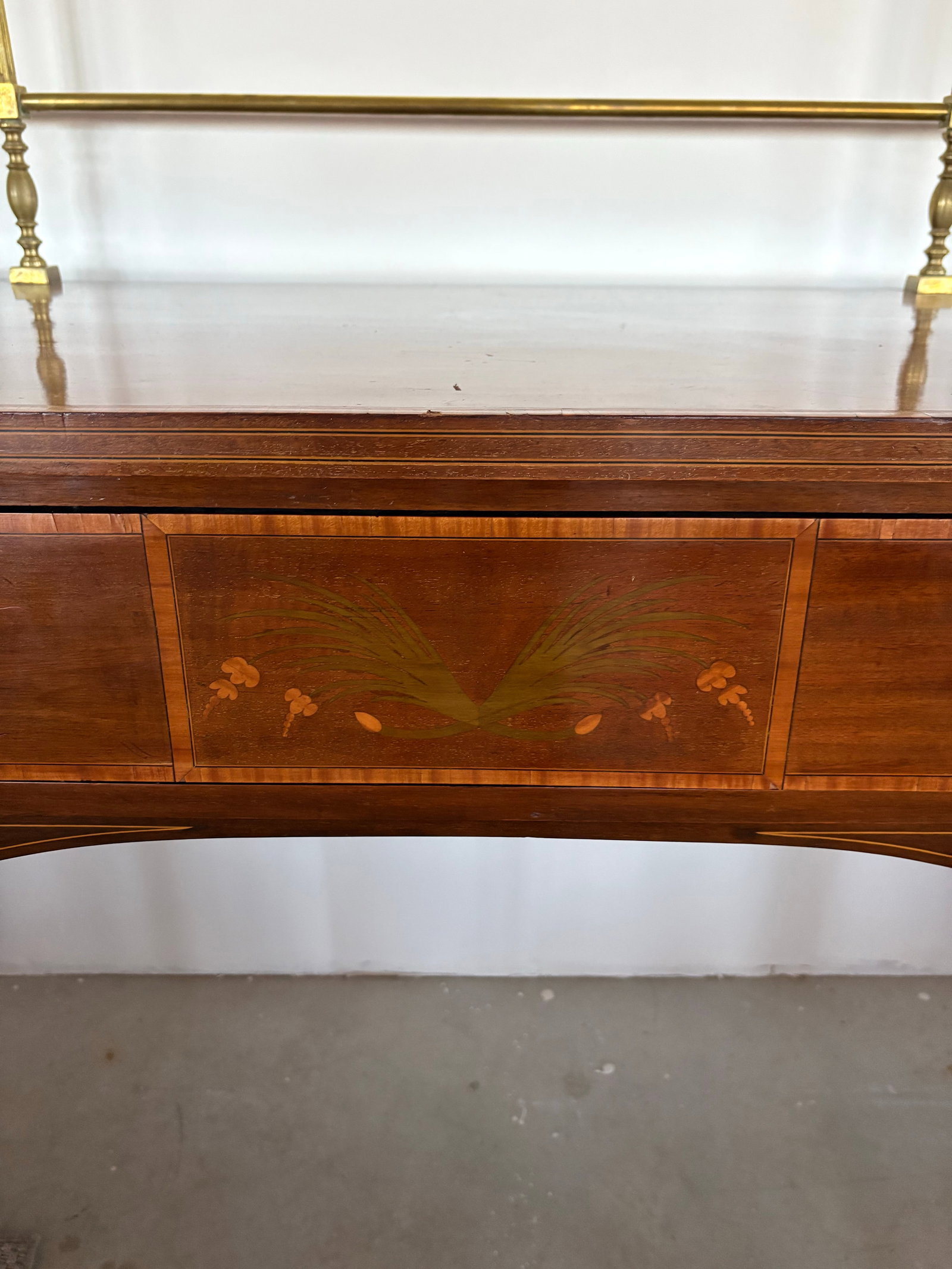 English George III Inlaid Sideboard With Banding and Marquetry, 19th Century - 8