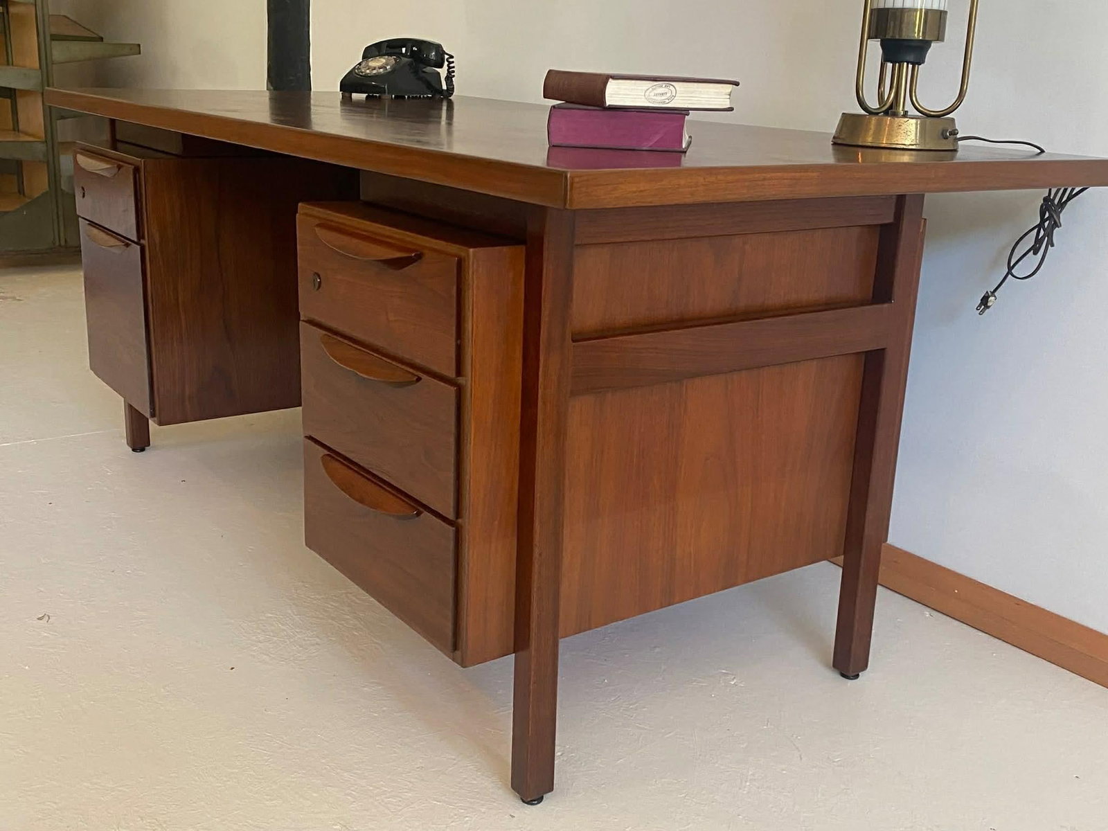 Jens Risom Mid Century Walnut Wood Executive Desk 1960s - 3
