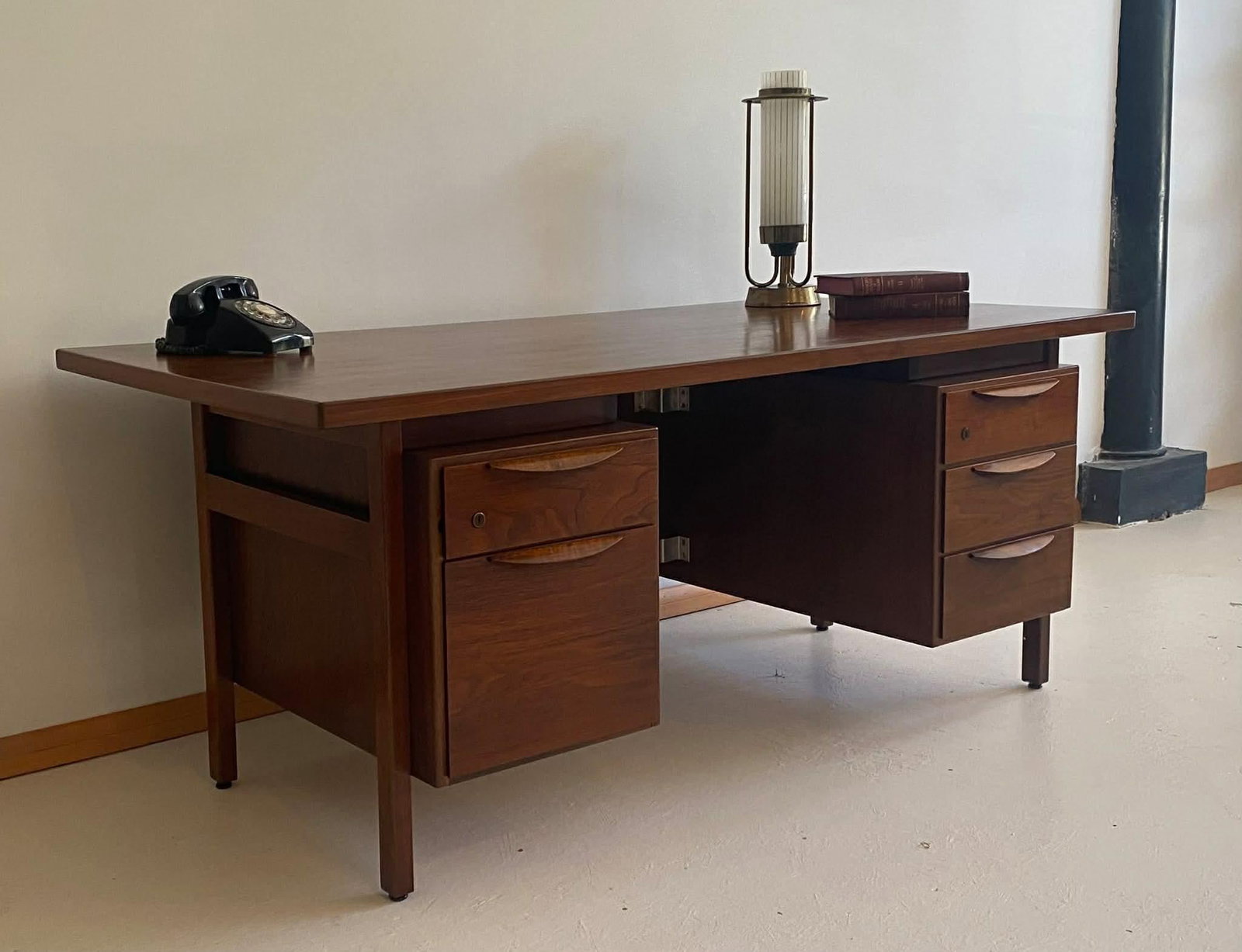 Jens Risom Mid Century Walnut Wood Executive Desk 1960s - 6