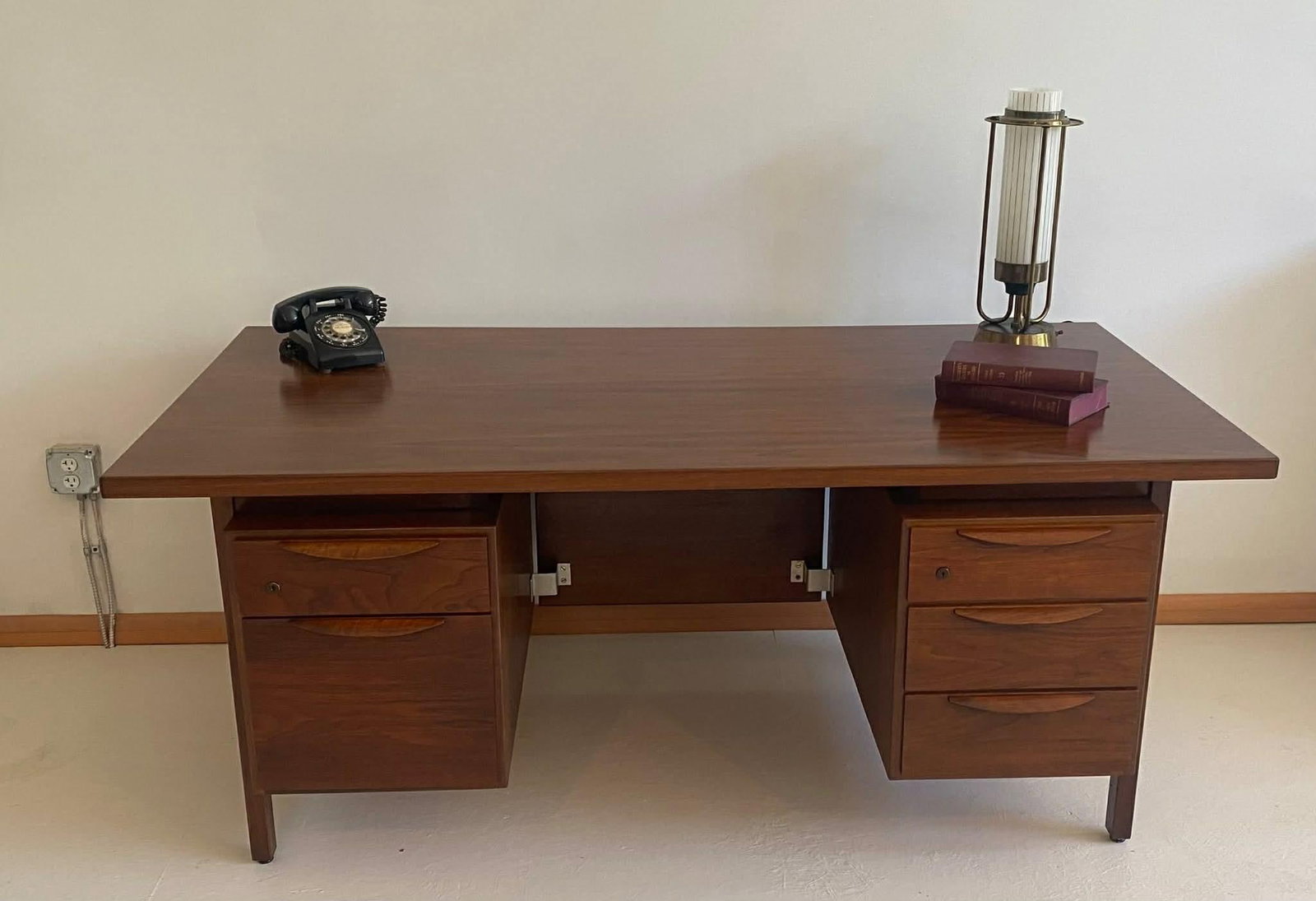 Jens Risom Mid Century Walnut Wood Executive Desk 1960s - 9
