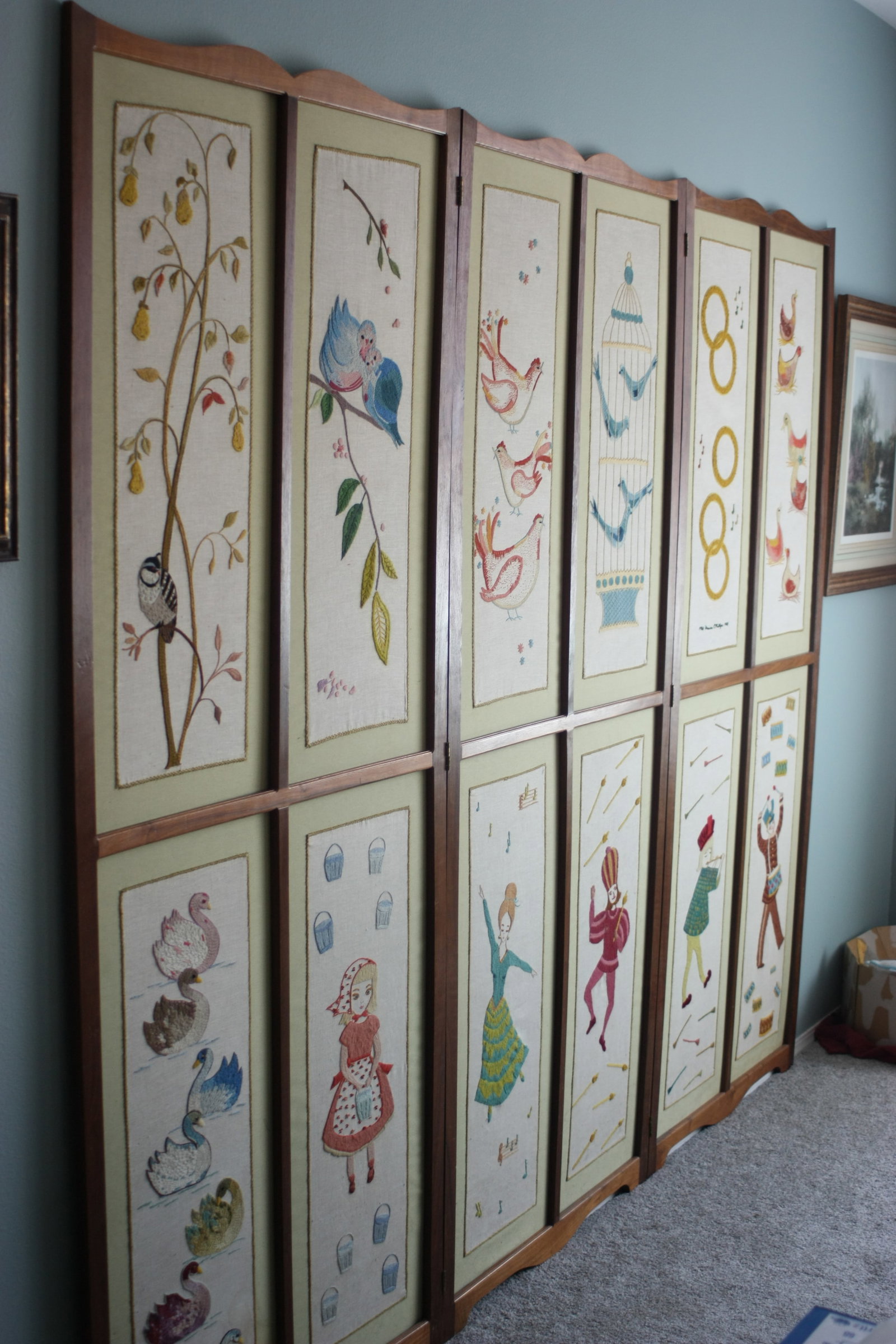 12 Days of Christmas Standing Floor Screen Handcrafted Vintage 1960s - 13