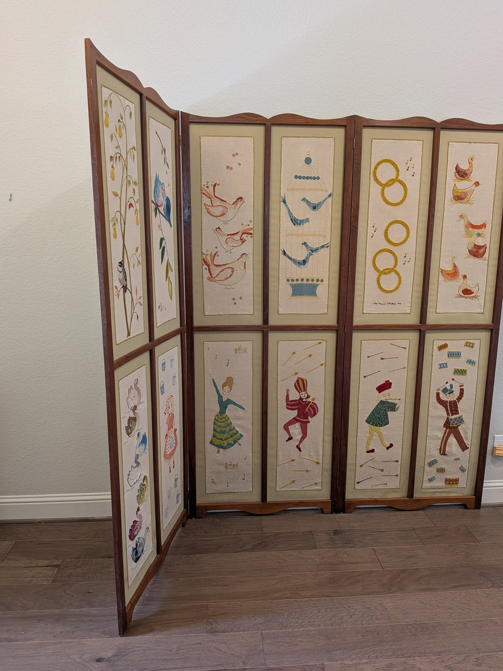 12 Days of Christmas Standing Floor Screen Handcrafted Vintage 1960s - 3
