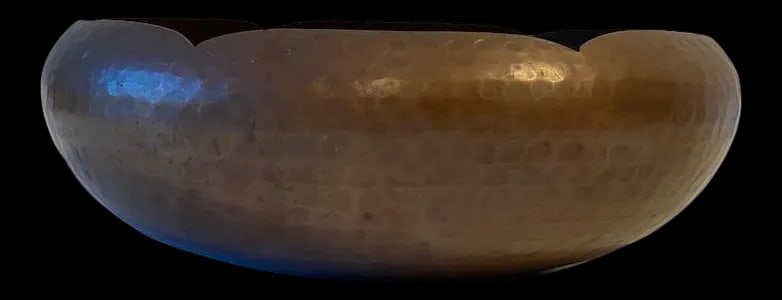 1945 Arts & Crafts-Style Armenac Hairenian Hammered Copper Scalloped Bowl - 2