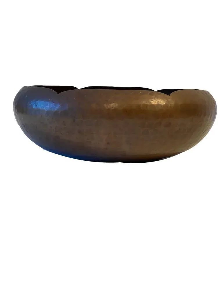 1945 Arts & Crafts-Style Armenac Hairenian Hammered Copper Scalloped Bowl - 6