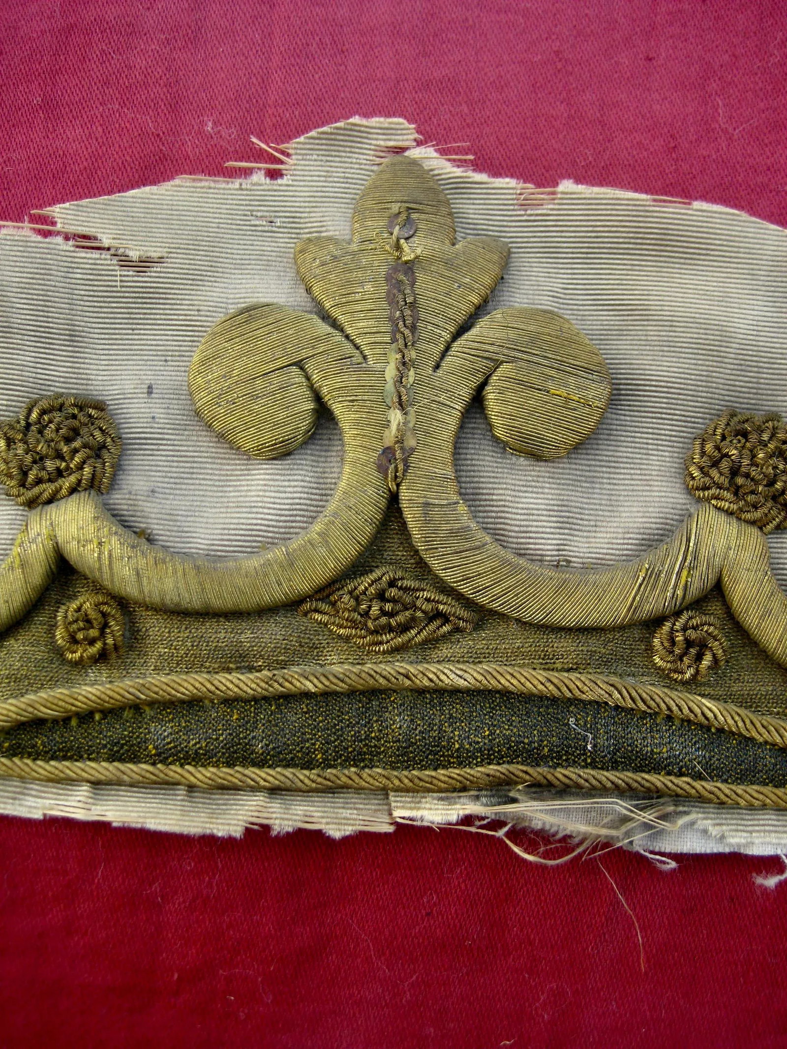 Early 19th Century Gold Embroidery Fragment of Crown From a Banner - 6