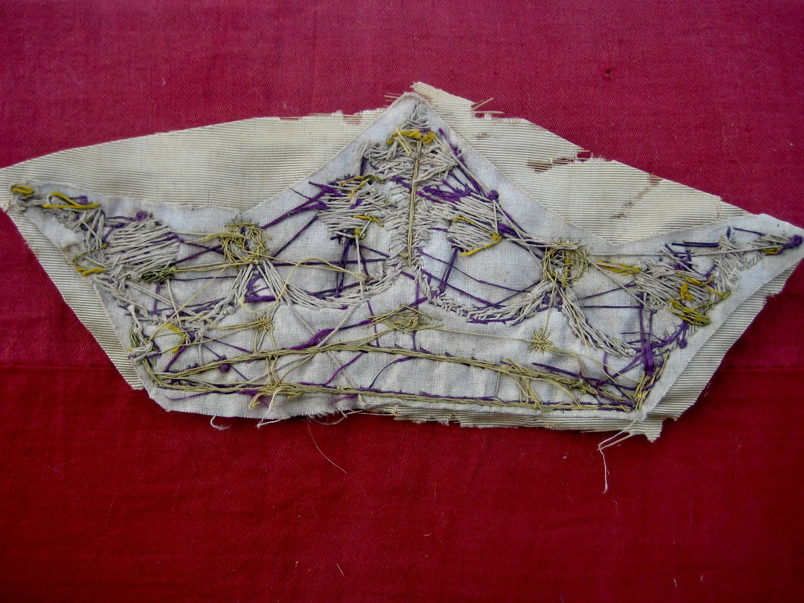 Early 19th Century Gold Embroidery Fragment of Crown From a Banner - 8