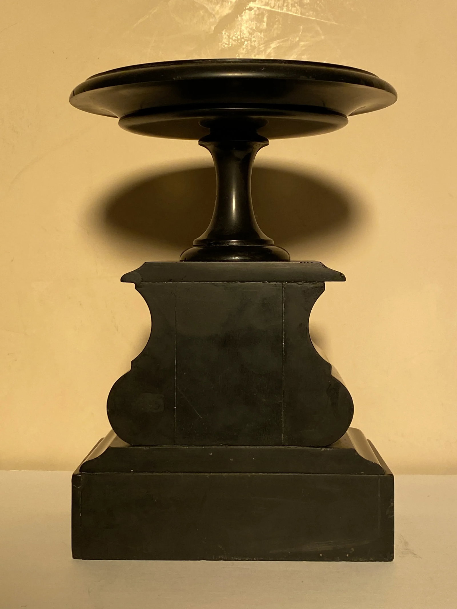 Late 19th Century French Tazza in Belgian Noir Marble With Red Verona Marble Details - 2