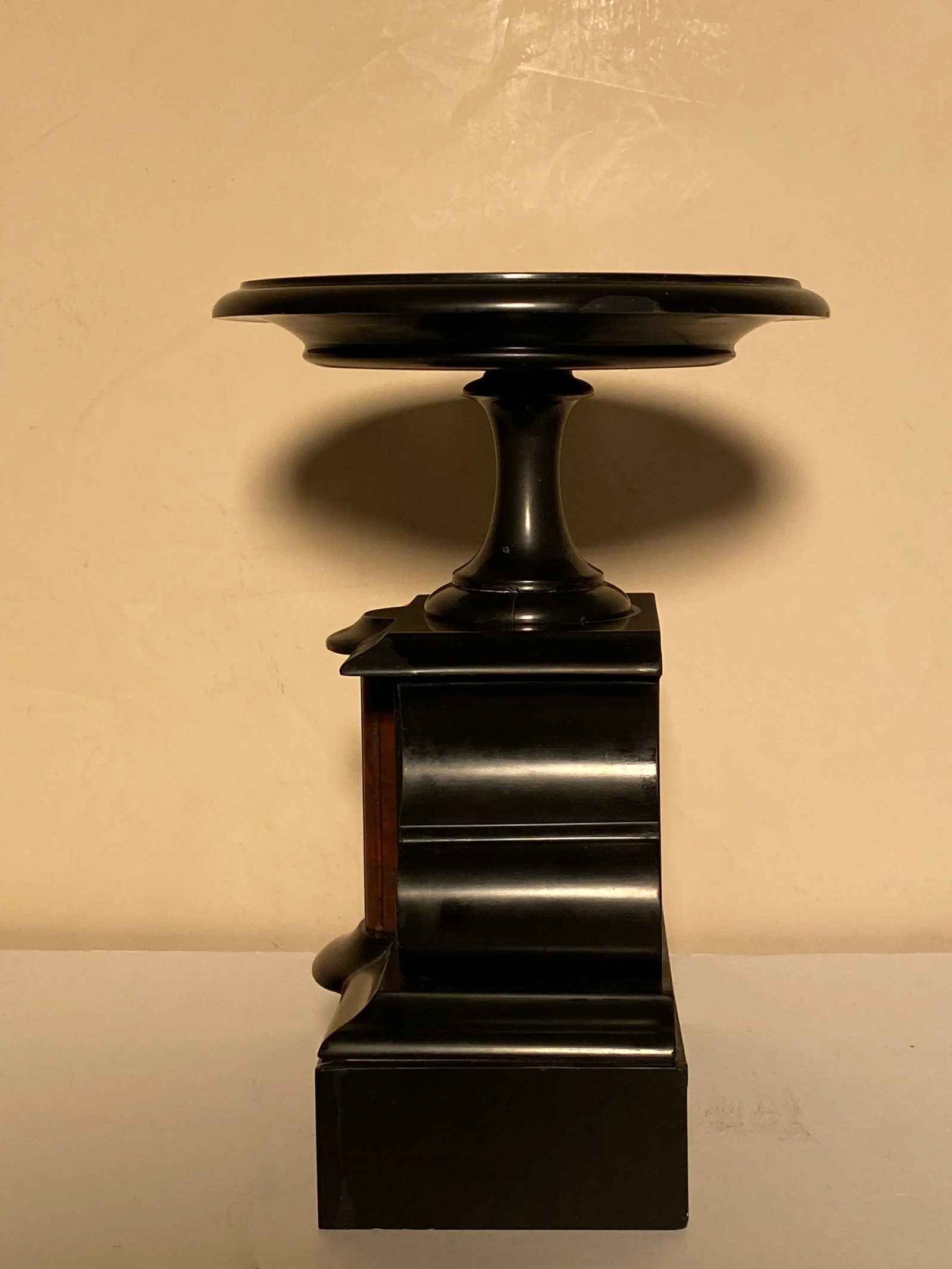 Late 19th Century French Tazza in Belgian Noir Marble With Red Verona Marble Details - 4