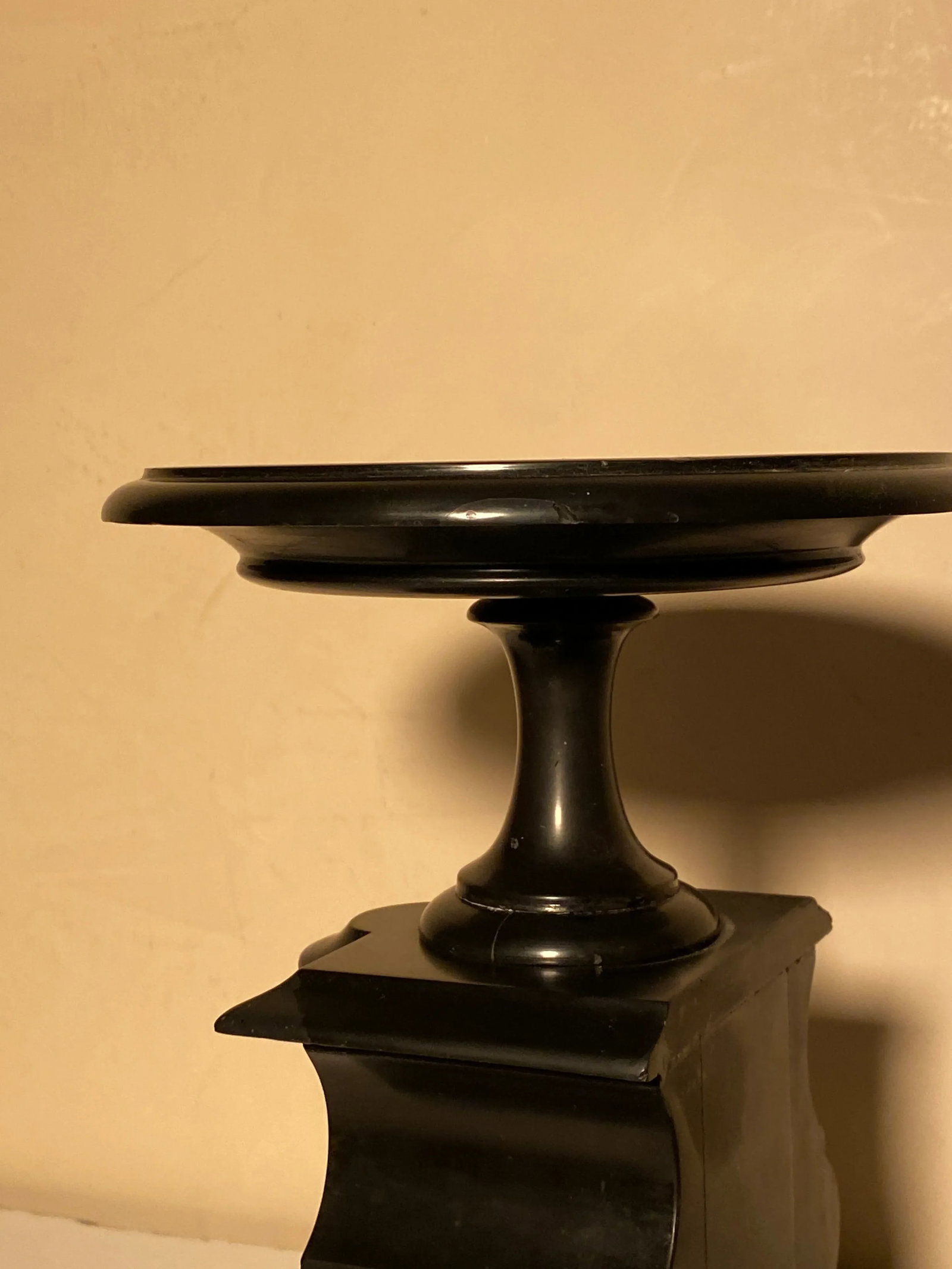 Late 19th Century French Tazza in Belgian Noir Marble With Red Verona Marble Details - 6