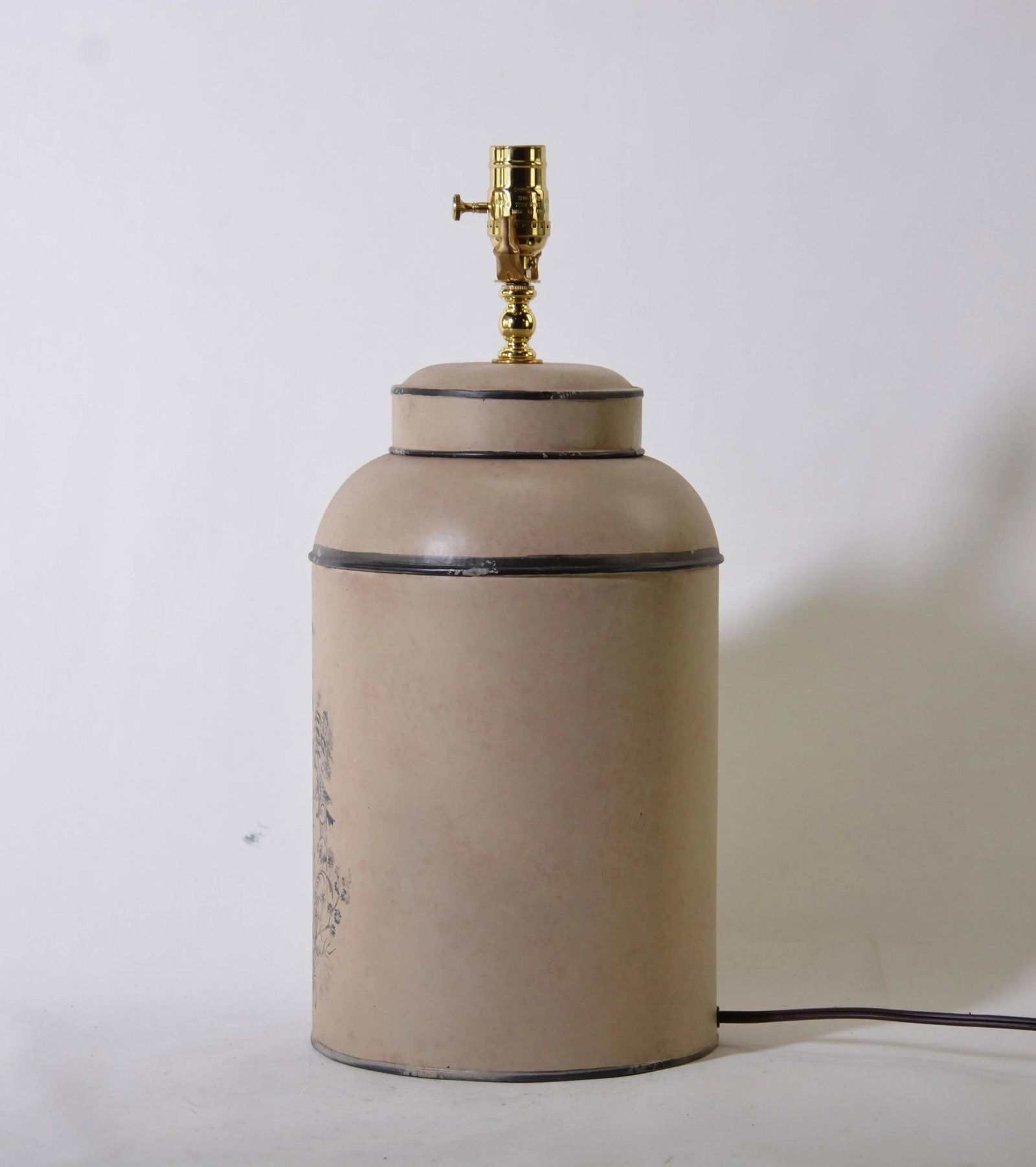 Vintage English Export Tea Caddy Hand-Painted Chinoiserie Figurines Table Lamp - 3