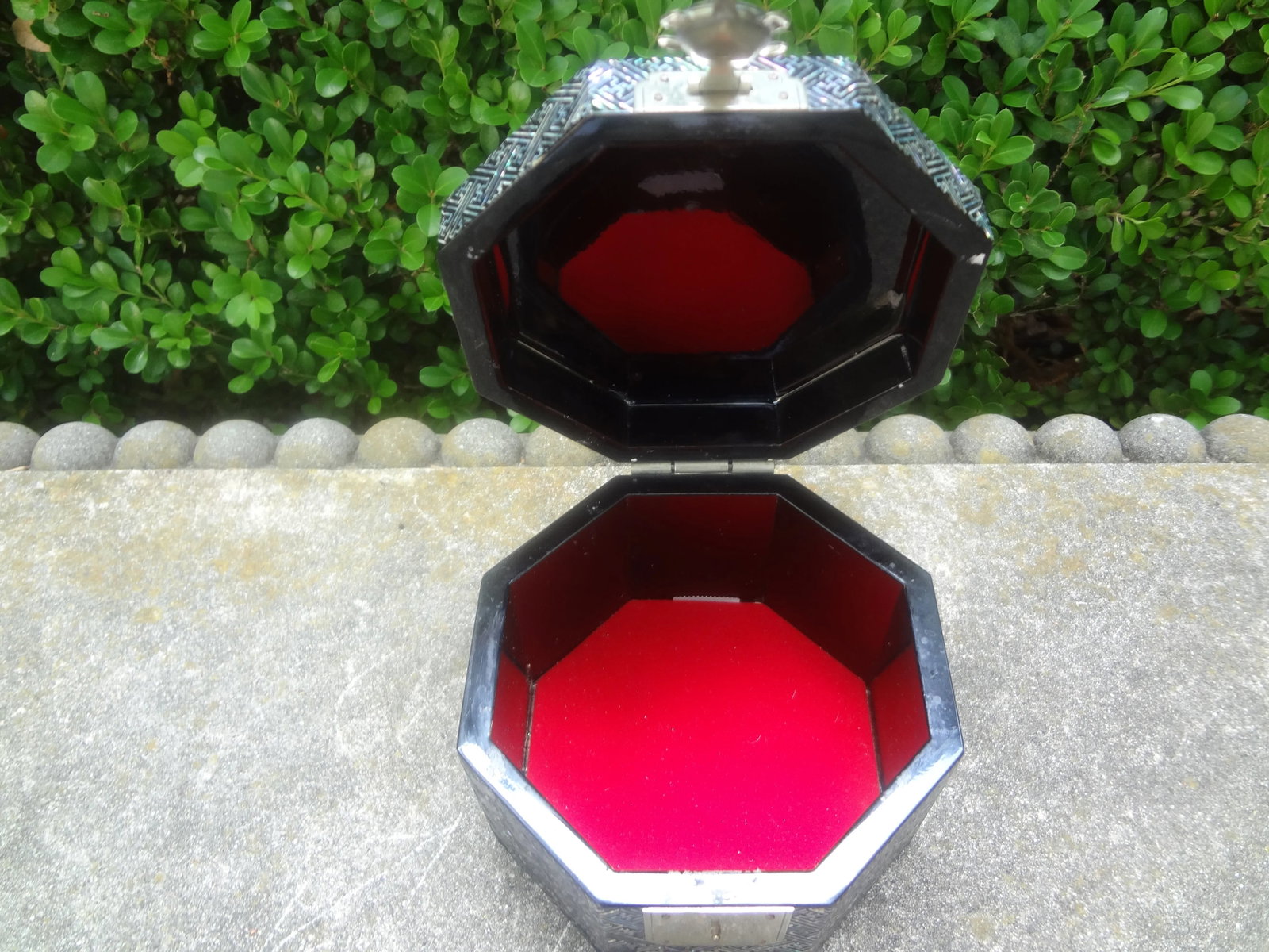 Mid 20th Century Vintage Asian Octagonal Lacquer Box With Turtle Closure - 7