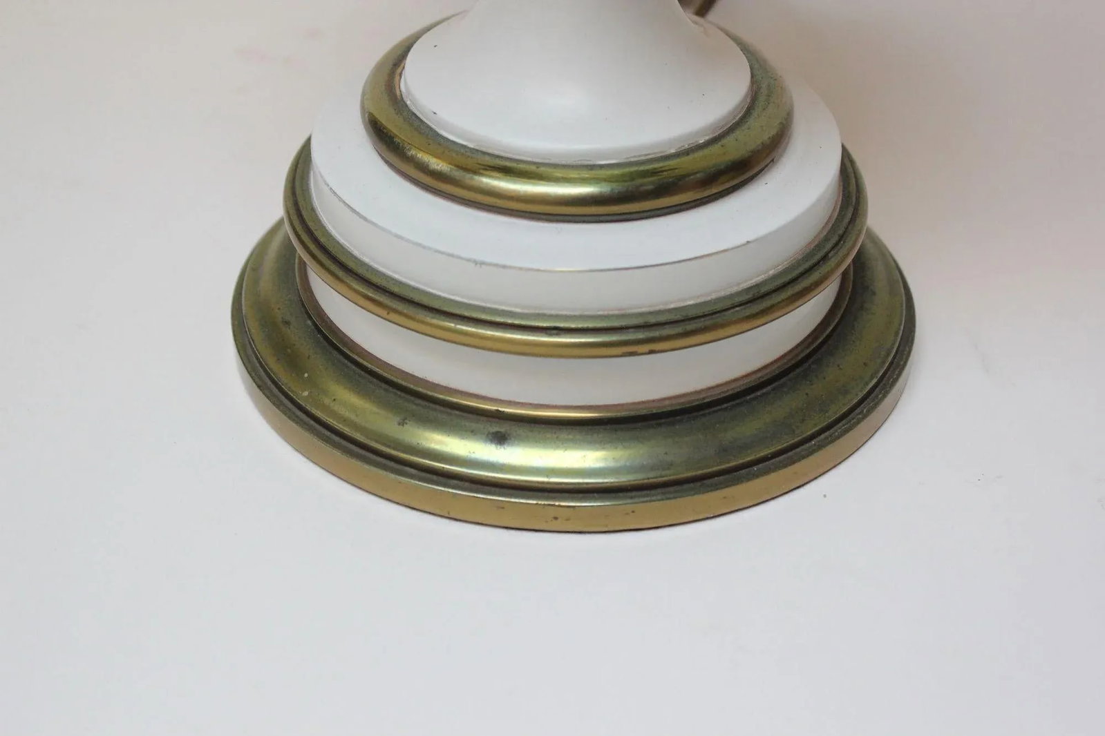 Pair of Hollywood Regency-Style Brass and Glass Stiffel Table Lamps - 10