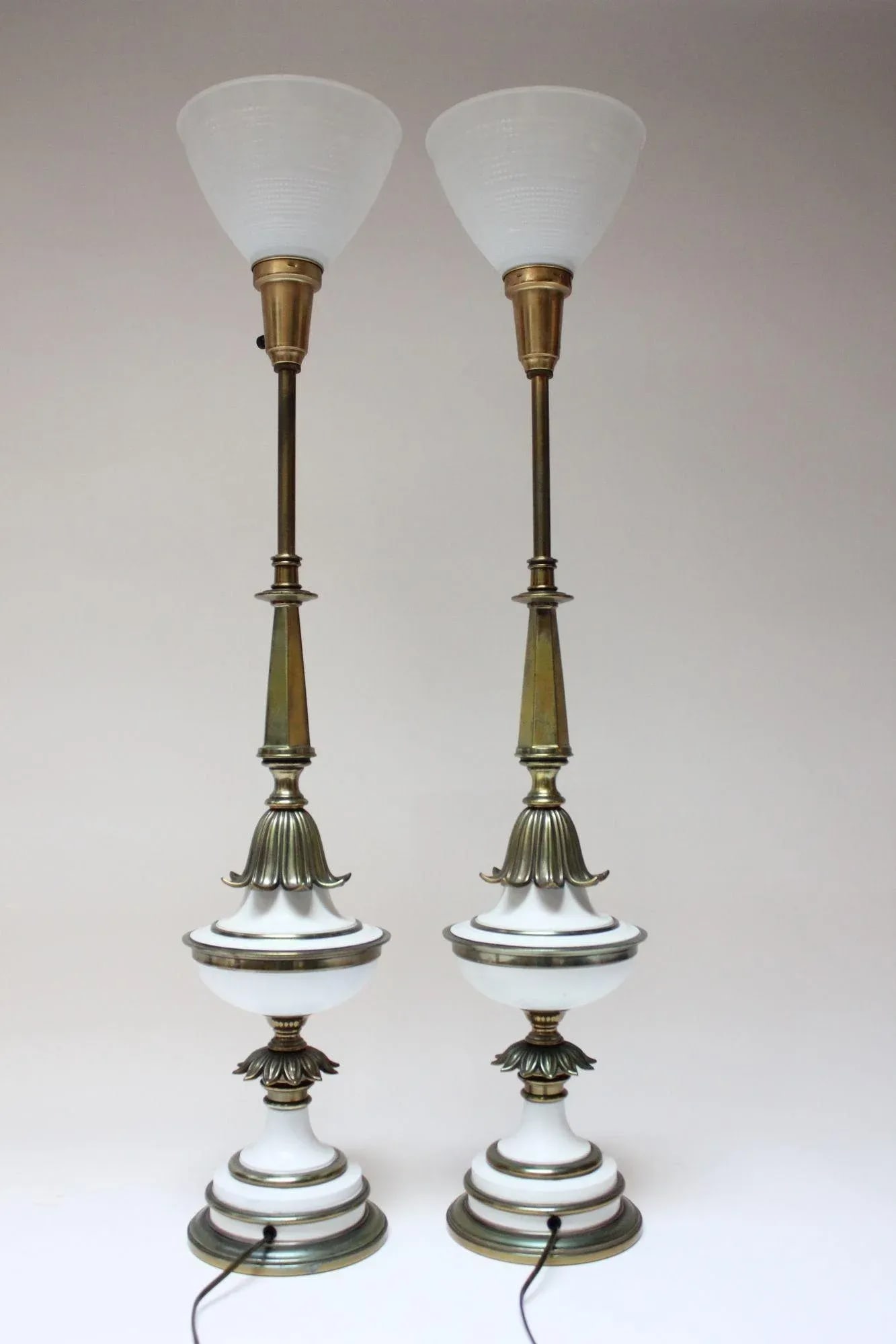 Pair of Hollywood Regency-Style Brass and Glass Stiffel Table Lamps - 3