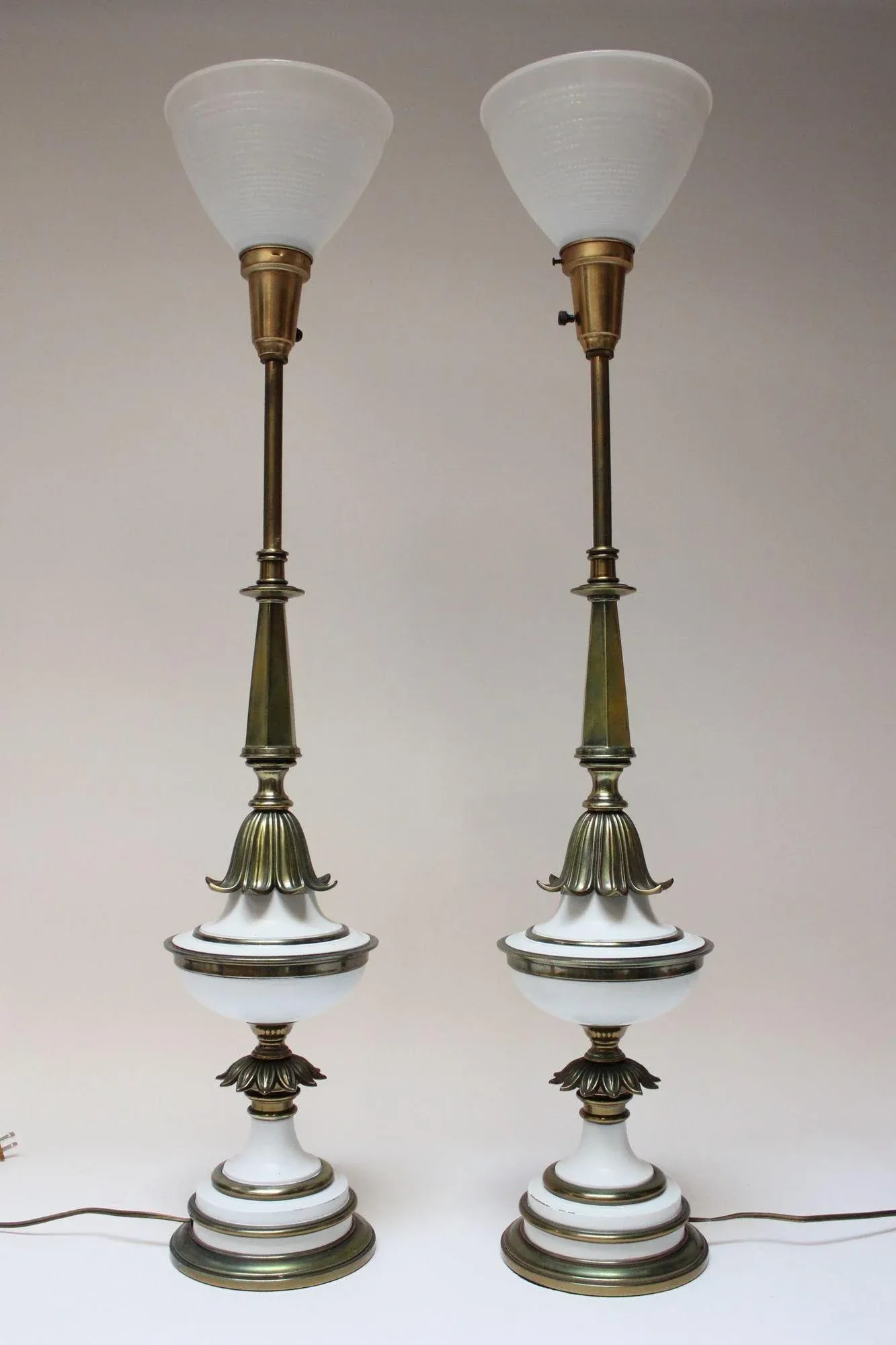 Pair of Hollywood Regency-Style Brass and Glass Stiffel Table Lamps - 4