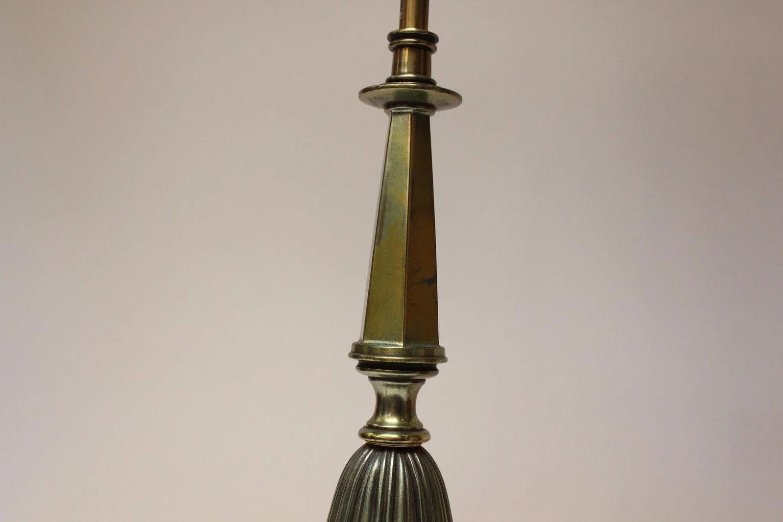 Pair of Hollywood Regency-Style Brass and Glass Stiffel Table Lamps - 8
