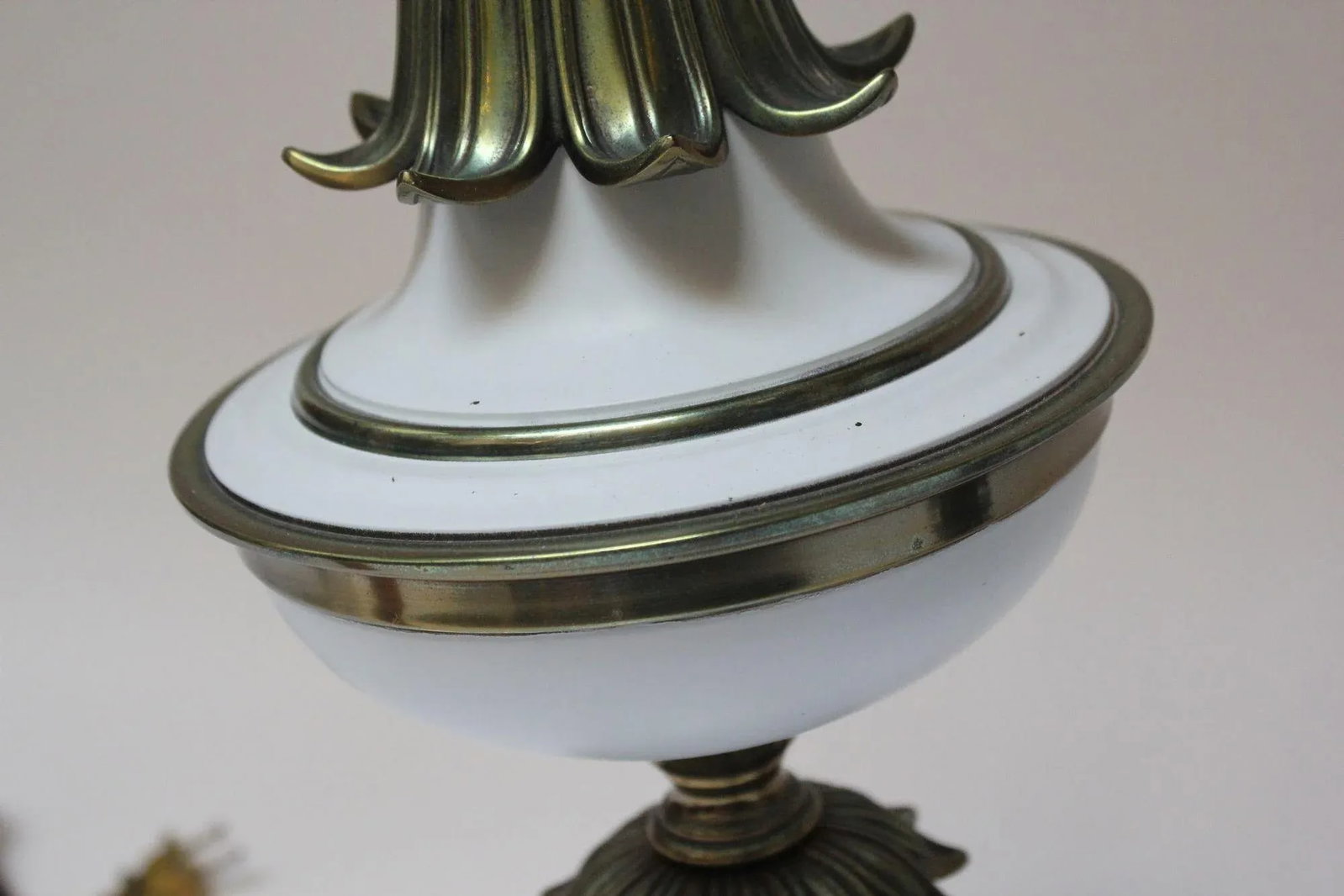 Pair of Hollywood Regency-Style Brass and Glass Stiffel Table Lamps - 9