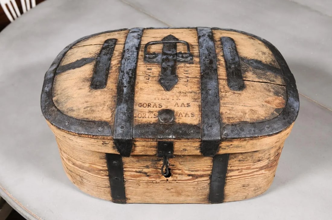 Swedish 1790s Rustic Oval Top Wooden Box with Iron Accents and Distressed Patina - 7