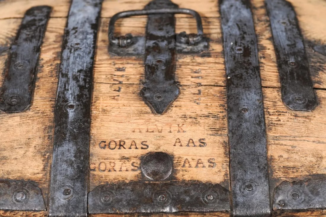 Swedish 1790s Rustic Oval Top Wooden Box with Iron Accents and Distressed Patina - 8