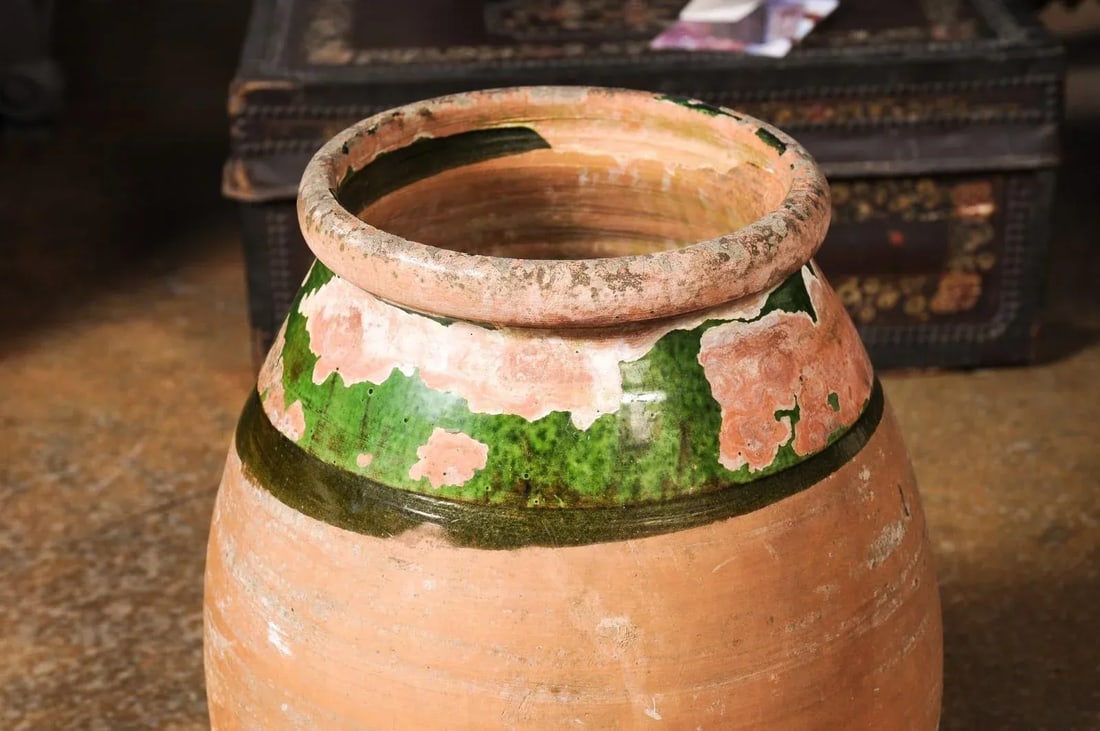 French Provincial Biot Jar with Green Glaze and Rustic Character, 20th Century - 8