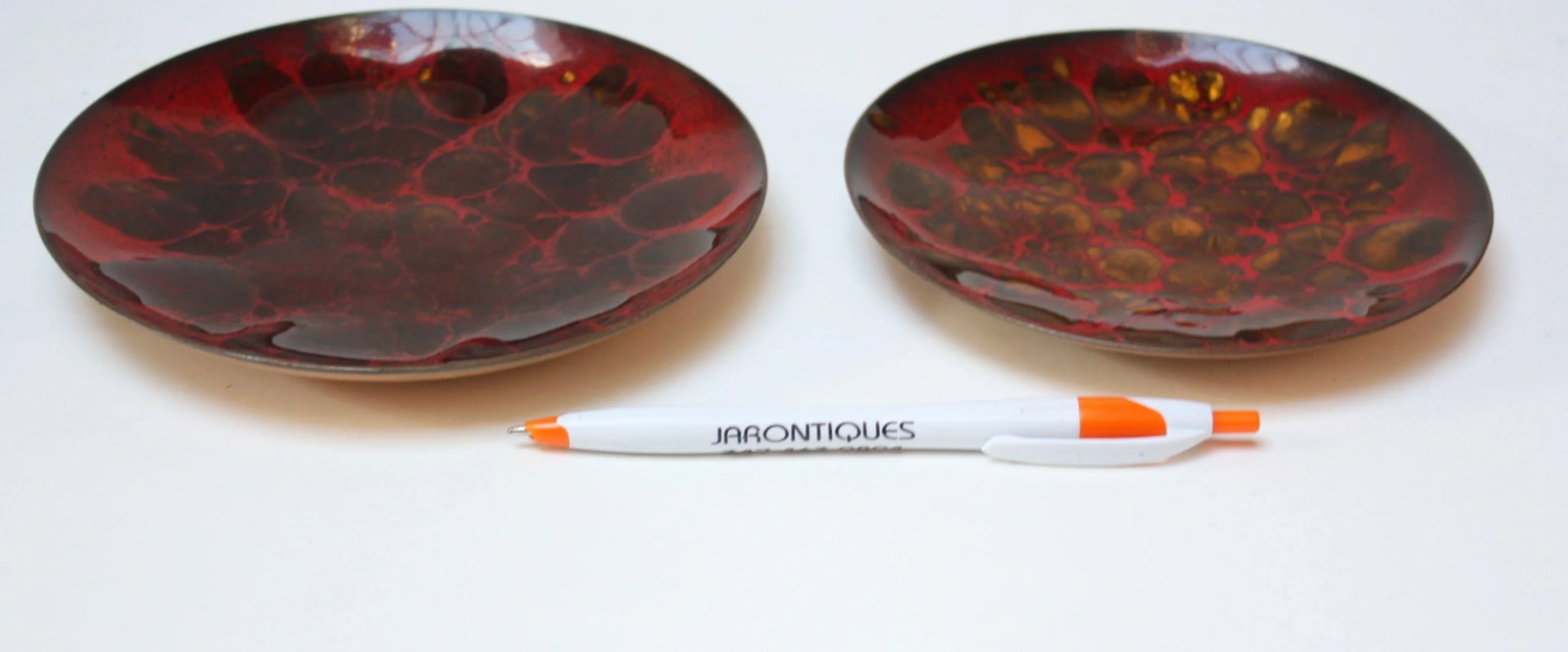 Set of Two Enamel on Copper Red and Gold Decorative Plates by Win Ng - 4