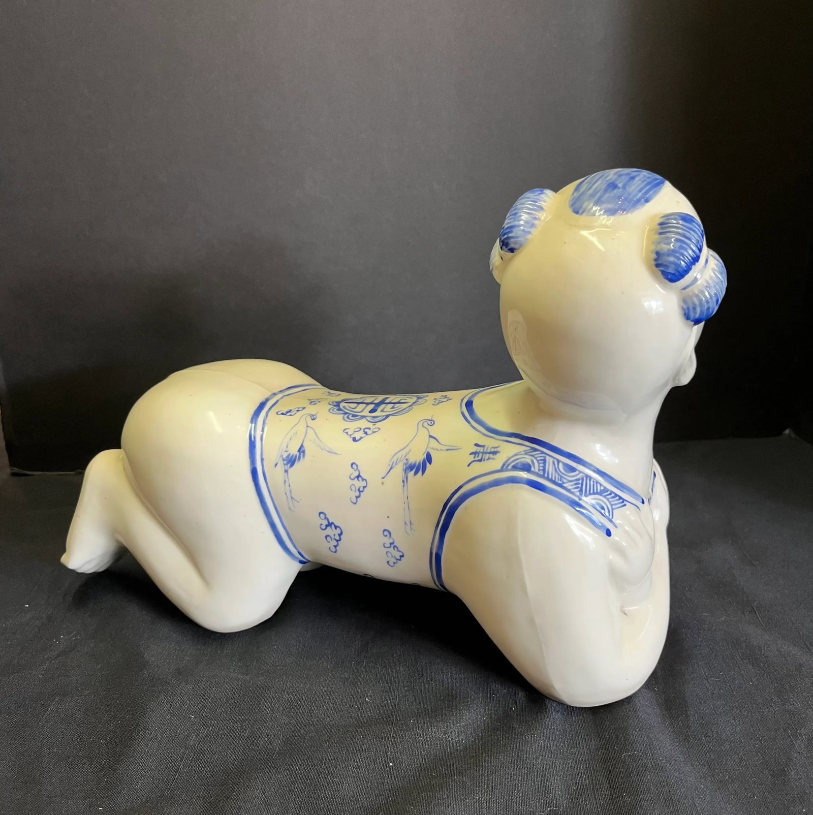 Asian Blue and White Pillow Rest - 2