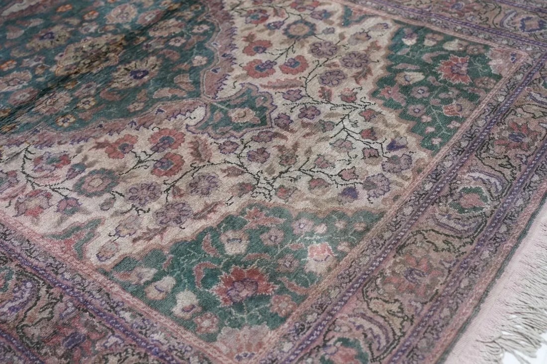 Vintage Sivas Rug 4' x 6' - 7