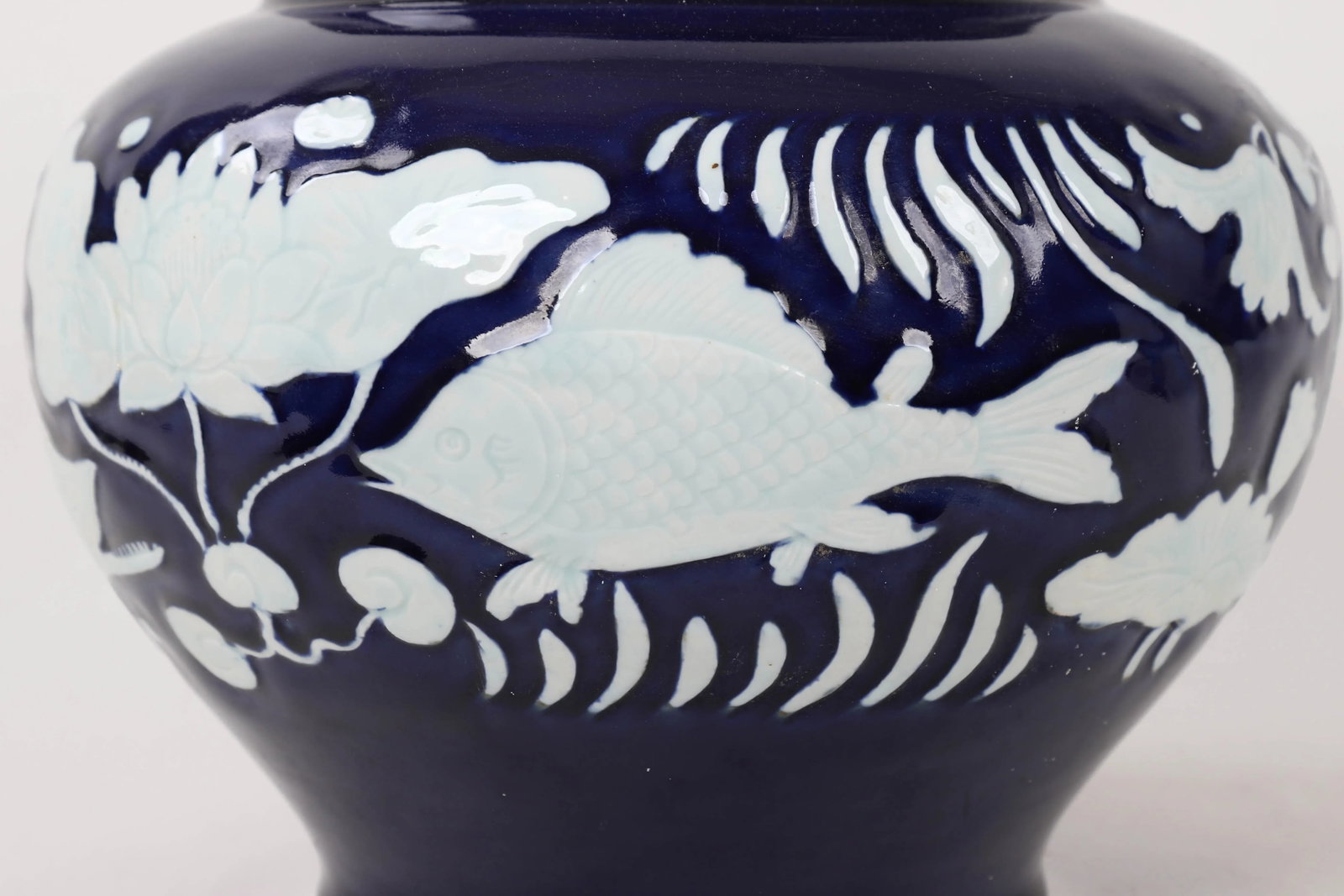 20th Century Chinese Cobalt Blue Glaze With Carved White Fish & Seaweed Design Jar - 3
