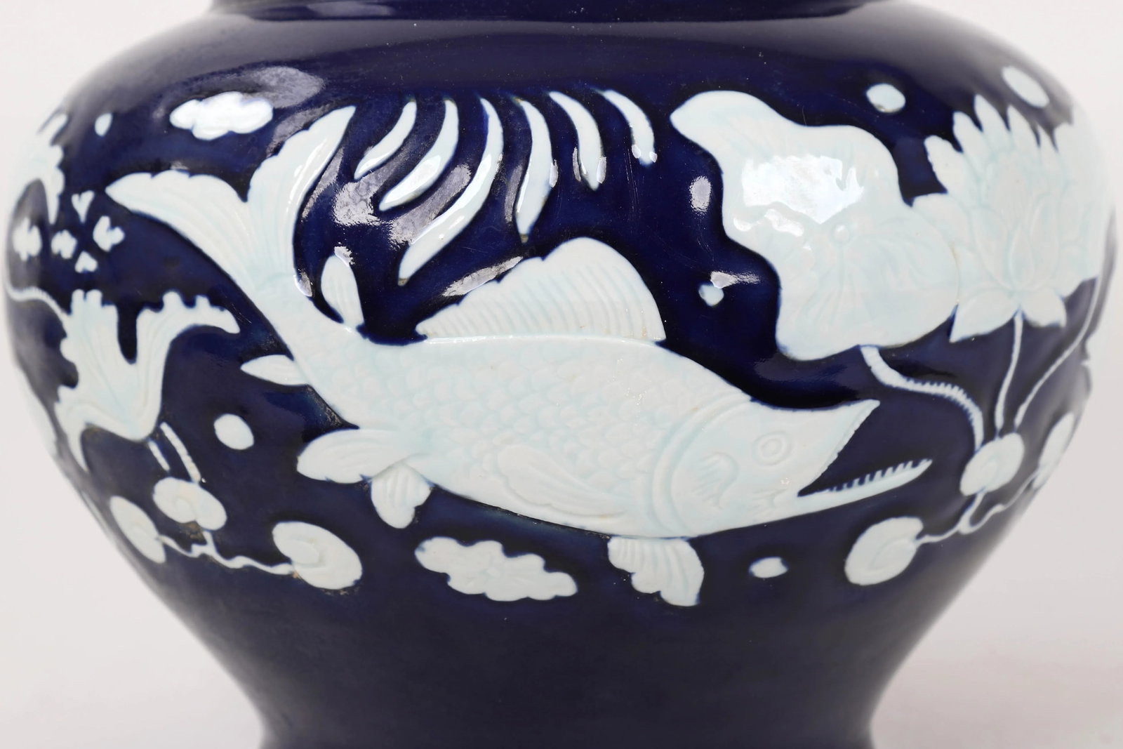 20th Century Chinese Cobalt Blue Glaze With Carved White Fish & Seaweed Design Jar - 4
