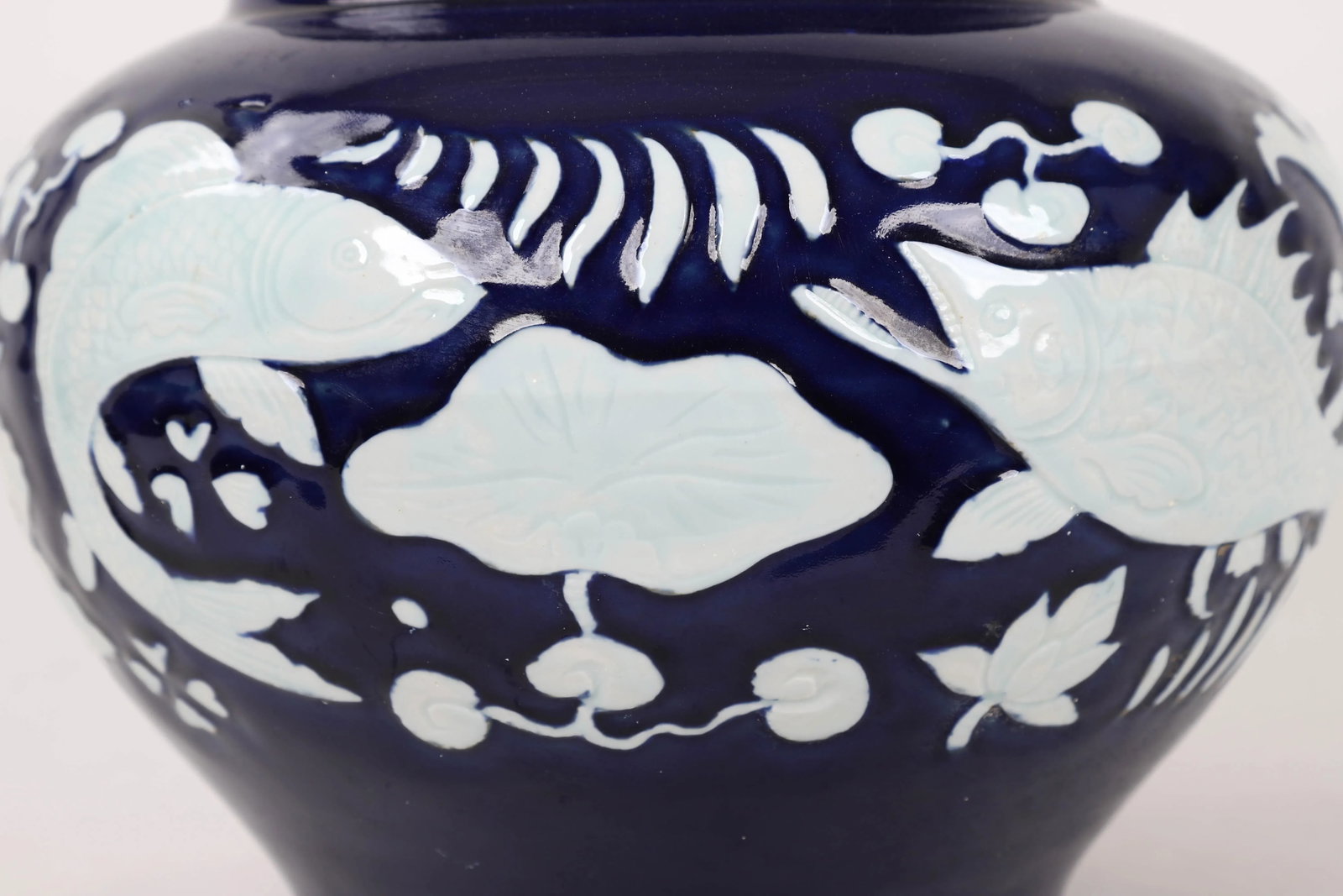 20th Century Chinese Cobalt Blue Glaze With Carved White Fish & Seaweed Design Jar - 5