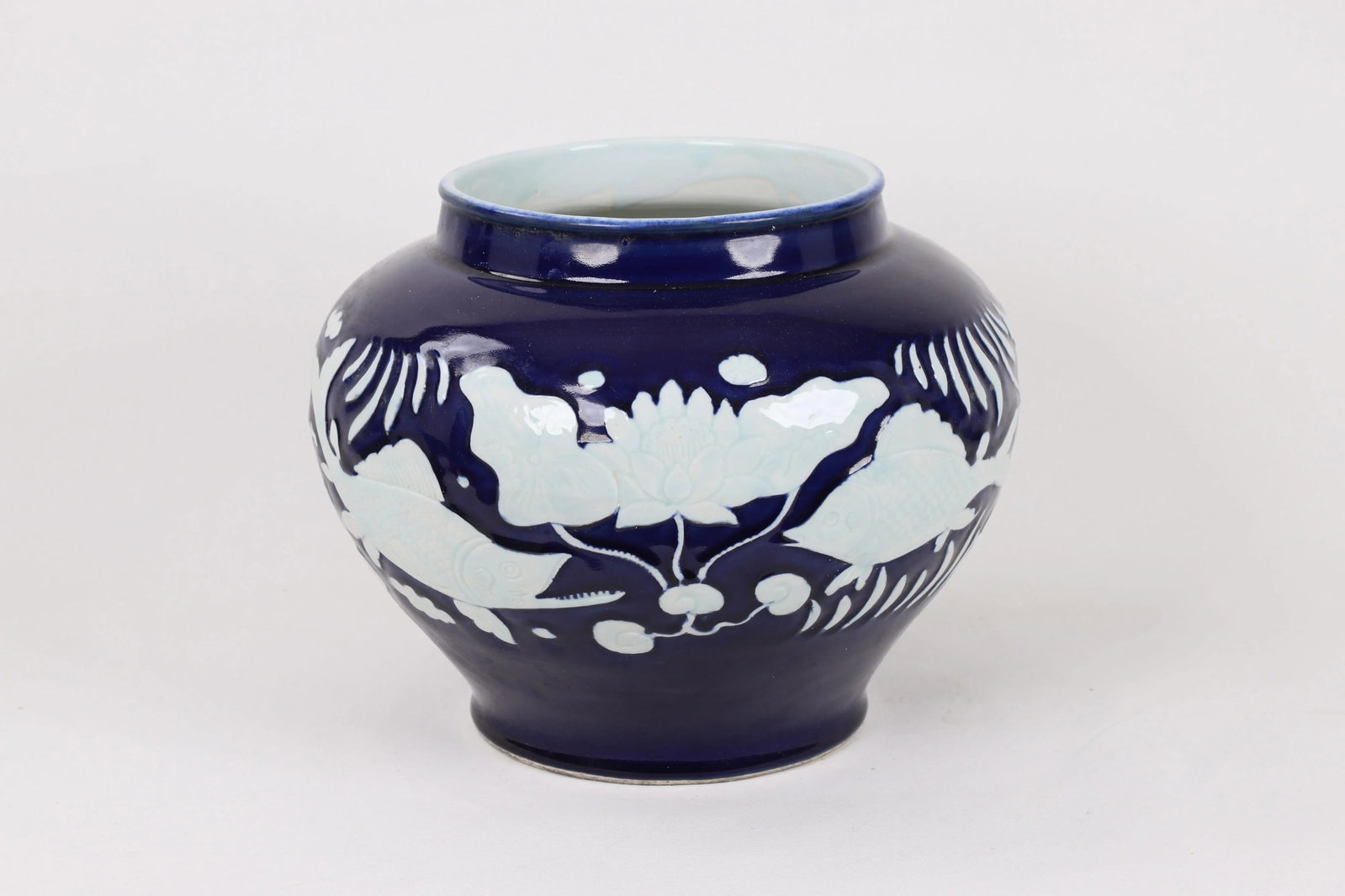 20th Century Chinese Cobalt Blue Glaze With Carved White Fish & Seaweed Design Jar - 7