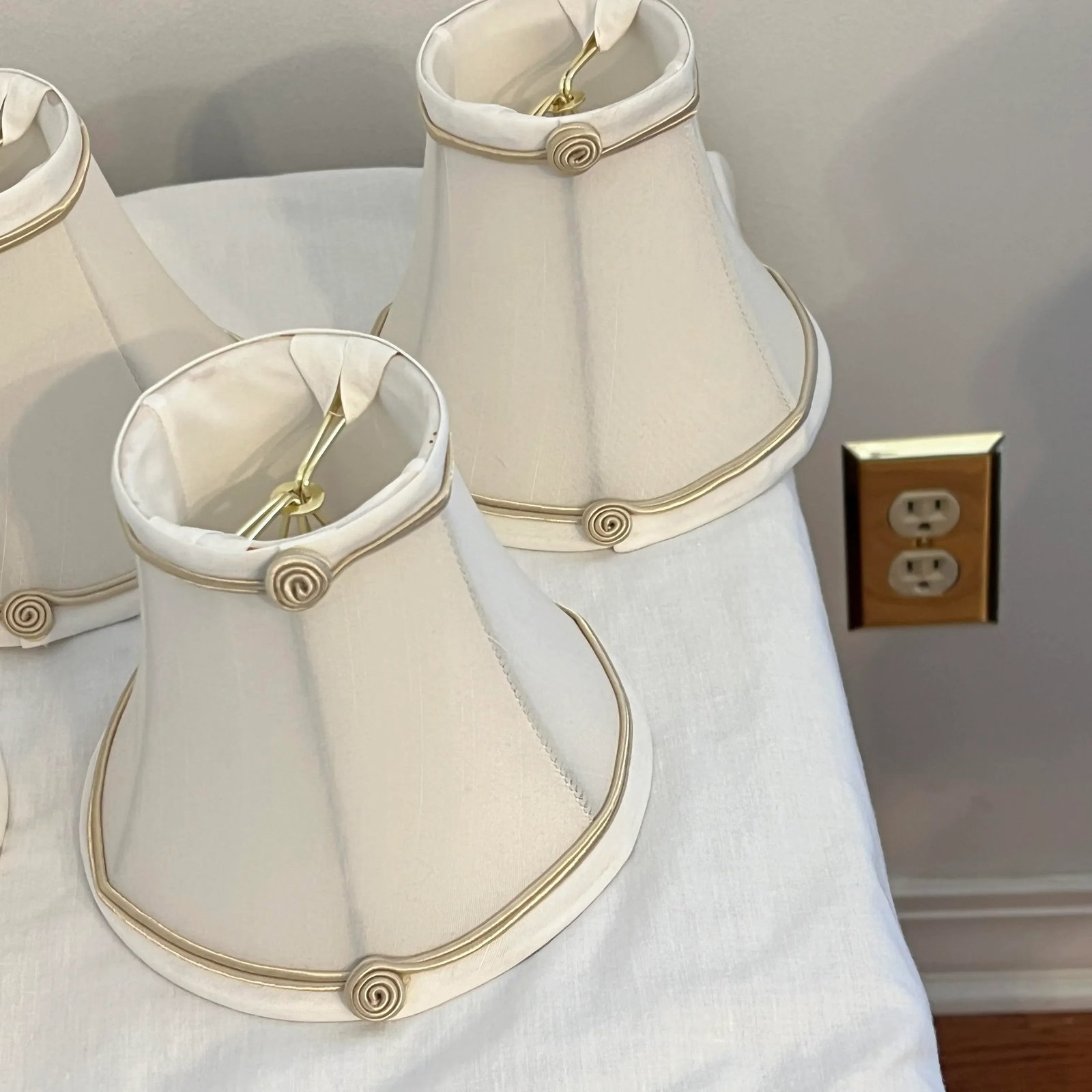 Ivory Faux Silk / Fabric Lined Lampshades With Tan Rosette Embellishment - Set of 5 - 4