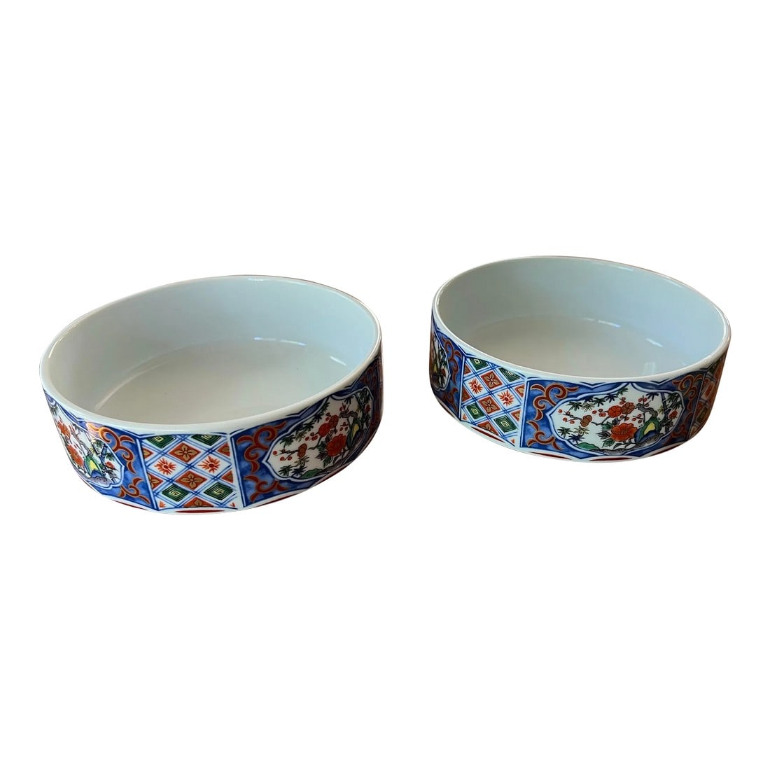 1970s Stackable Asian Chinoiserie Snack Soup Bowls- Set of 2: Up for consideration is a beautiful pair of chinoiserie soup bowls. These would look lovely in your home and they are a great find for the interior design enthusiast. Please check out my other