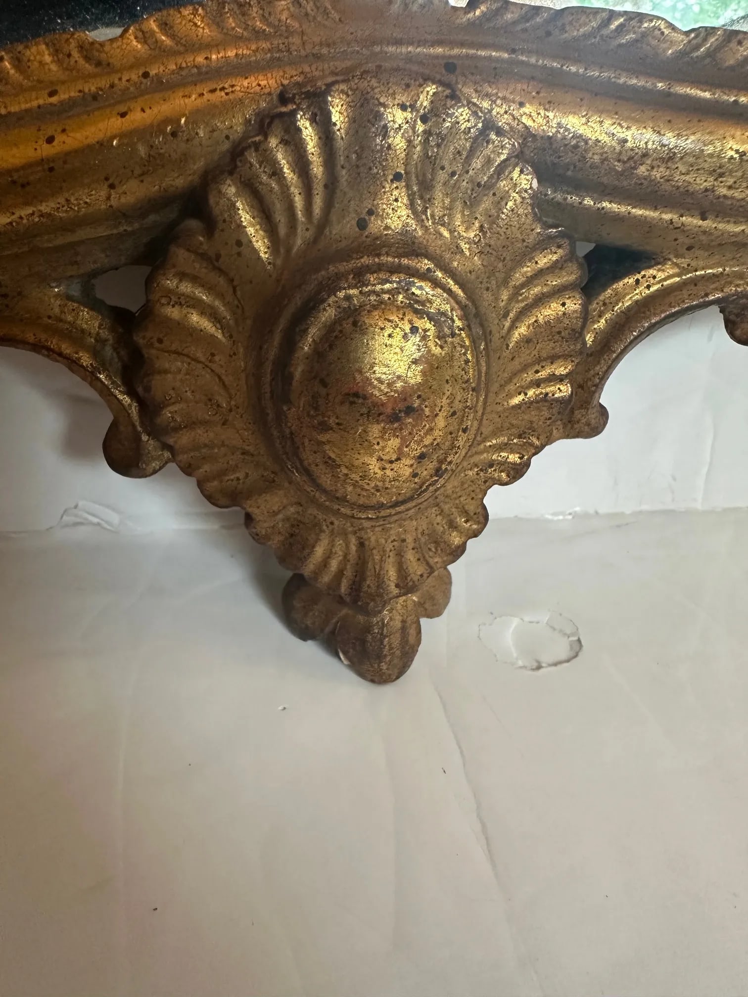 Elegant Vintage Italian Borghese Hand Carved Giltwood Mirror - 2