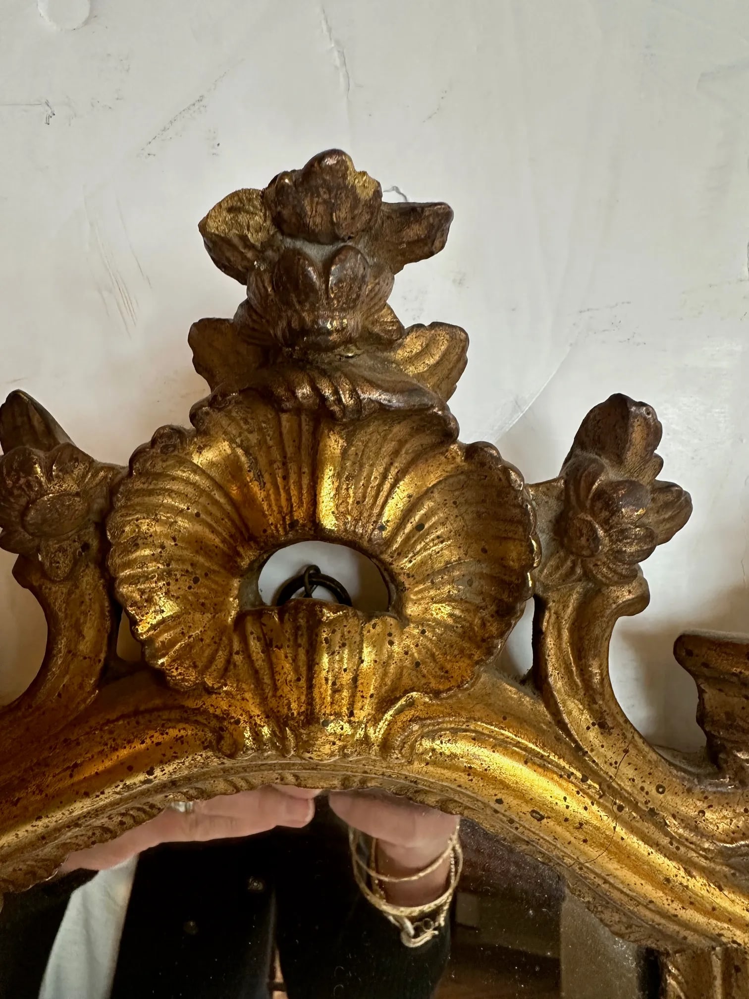 Elegant Vintage Italian Borghese Hand Carved Giltwood Mirror - 3