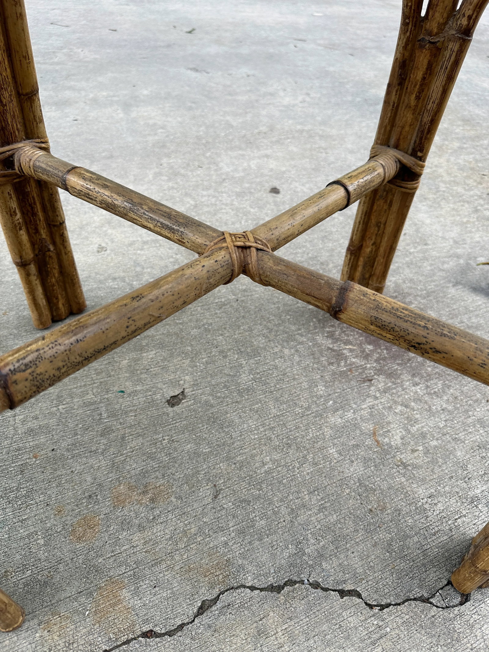 1970s Boho Chic Wicker Side Table With Glass Top - 3